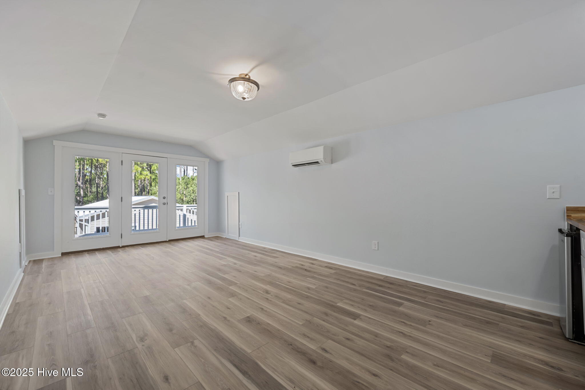 100551658 | Photo 32