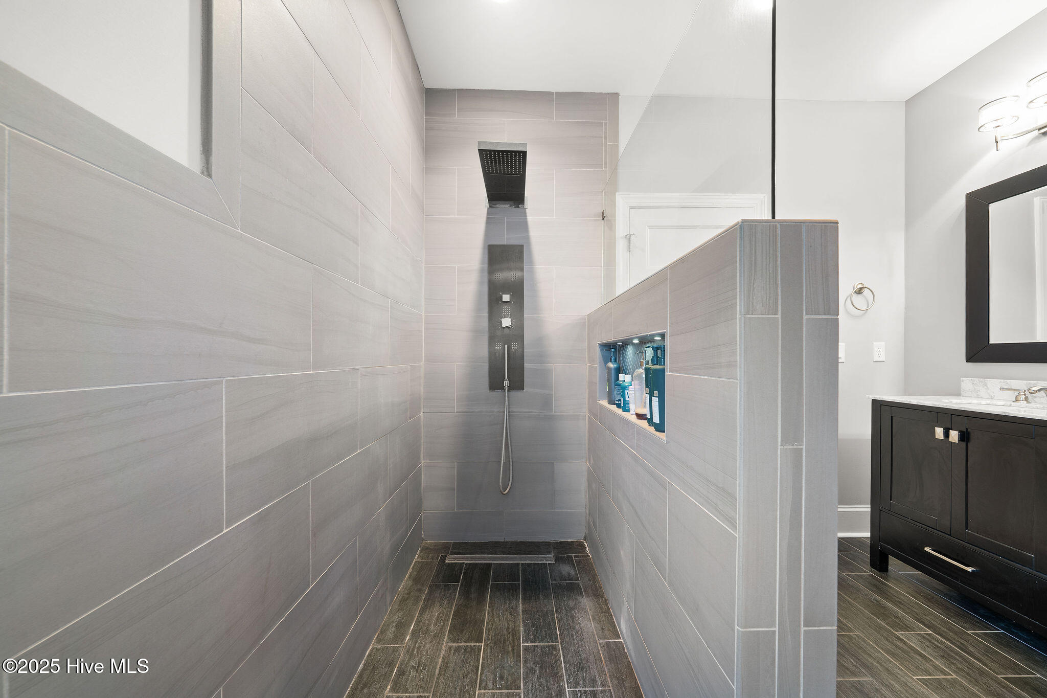 100564106 | Photo 38