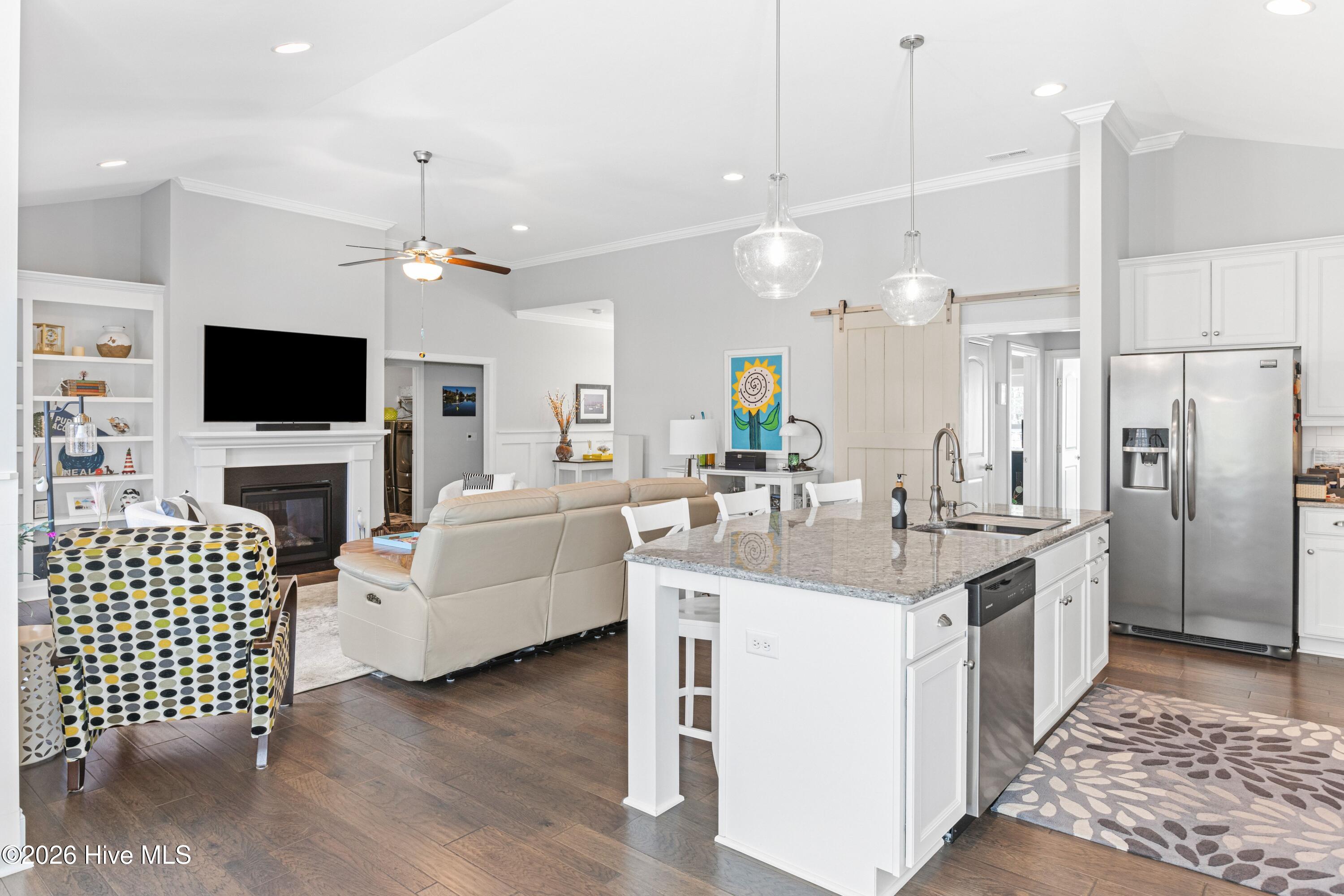 100554937 | Photo 19