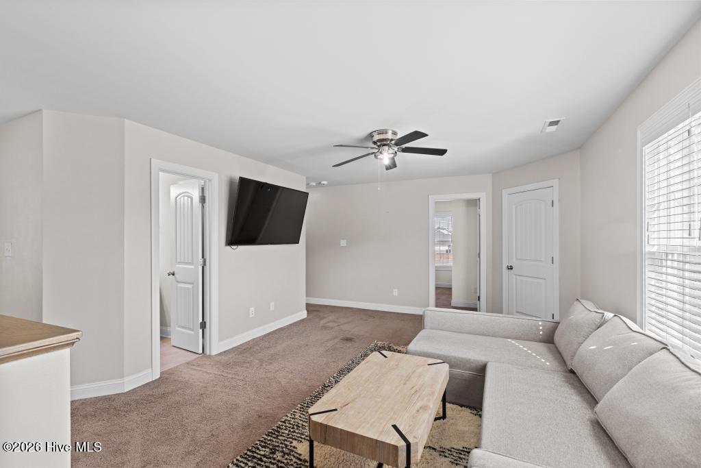 100562207 | Photo 30