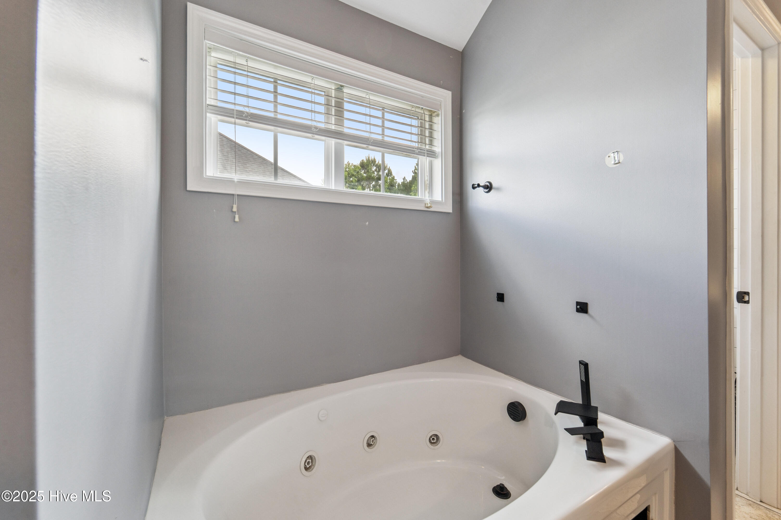 100516932 | Photo 64