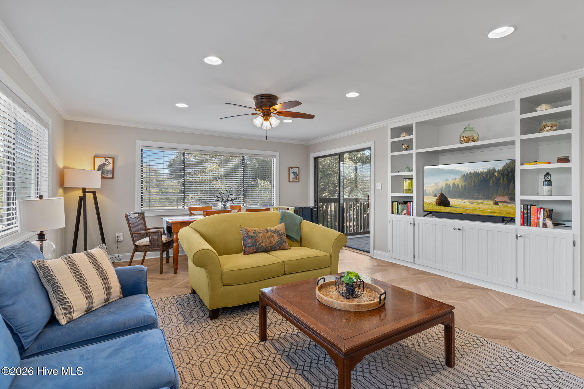 100558305 | Photo 23