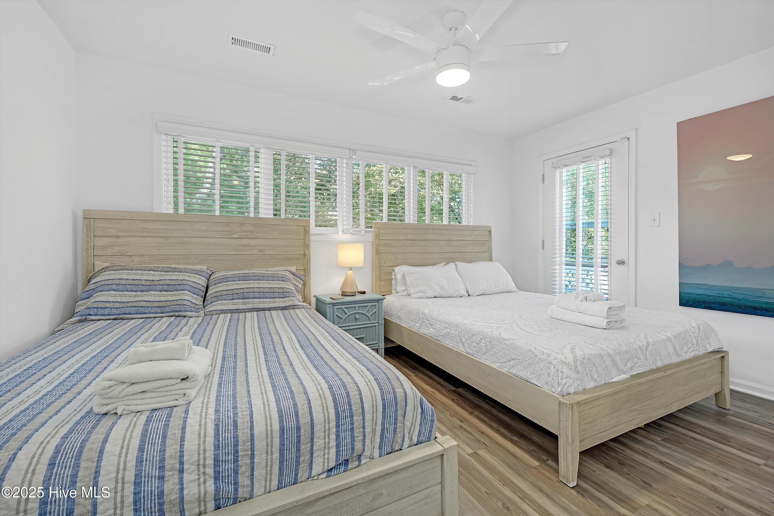 100527837 | Photo 28