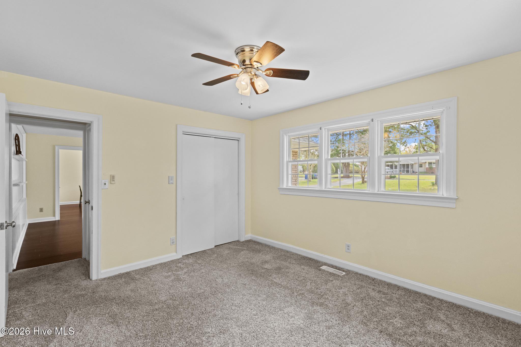 100562948 | Photo 22