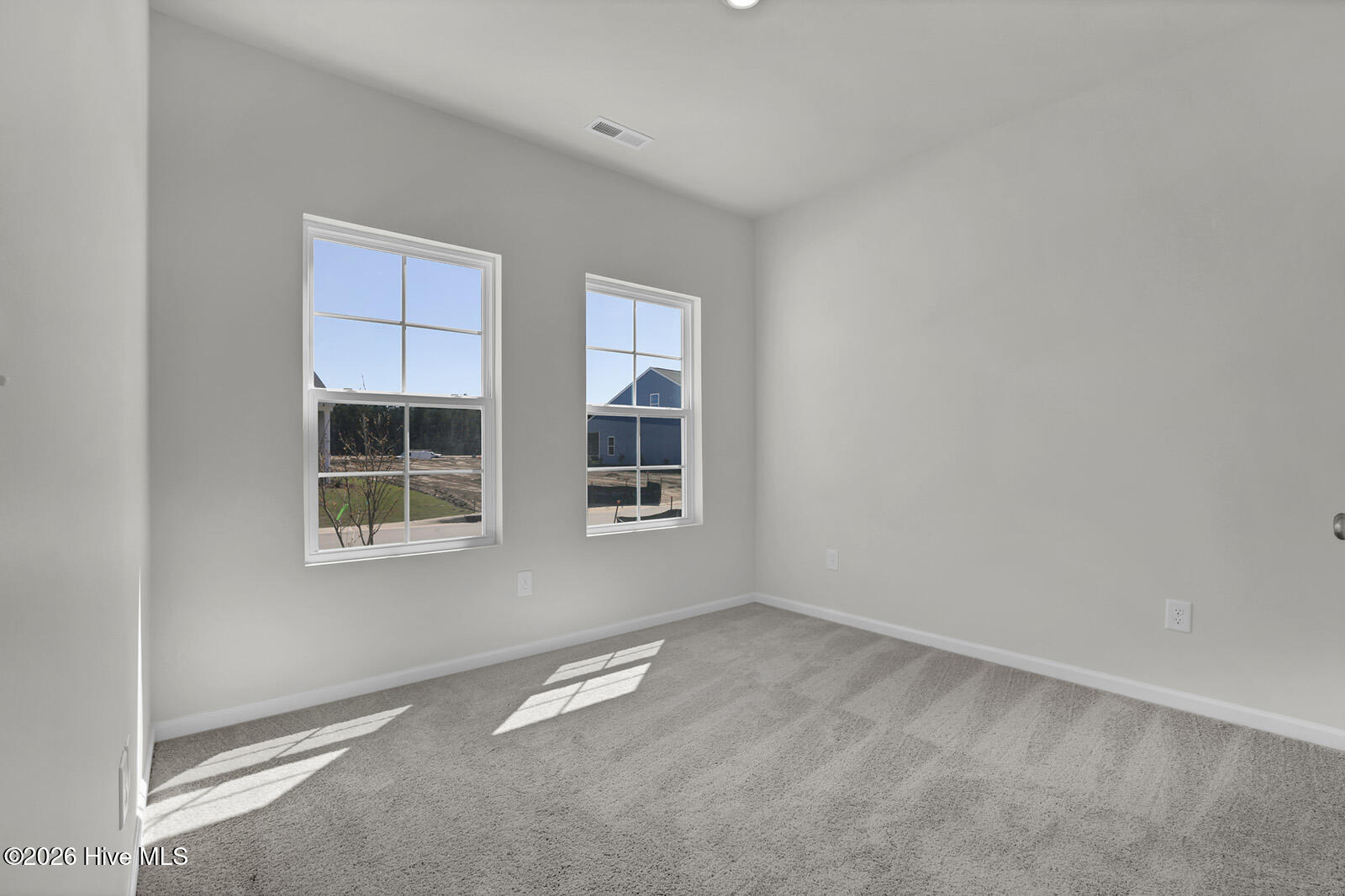 100551087 | Photo 14