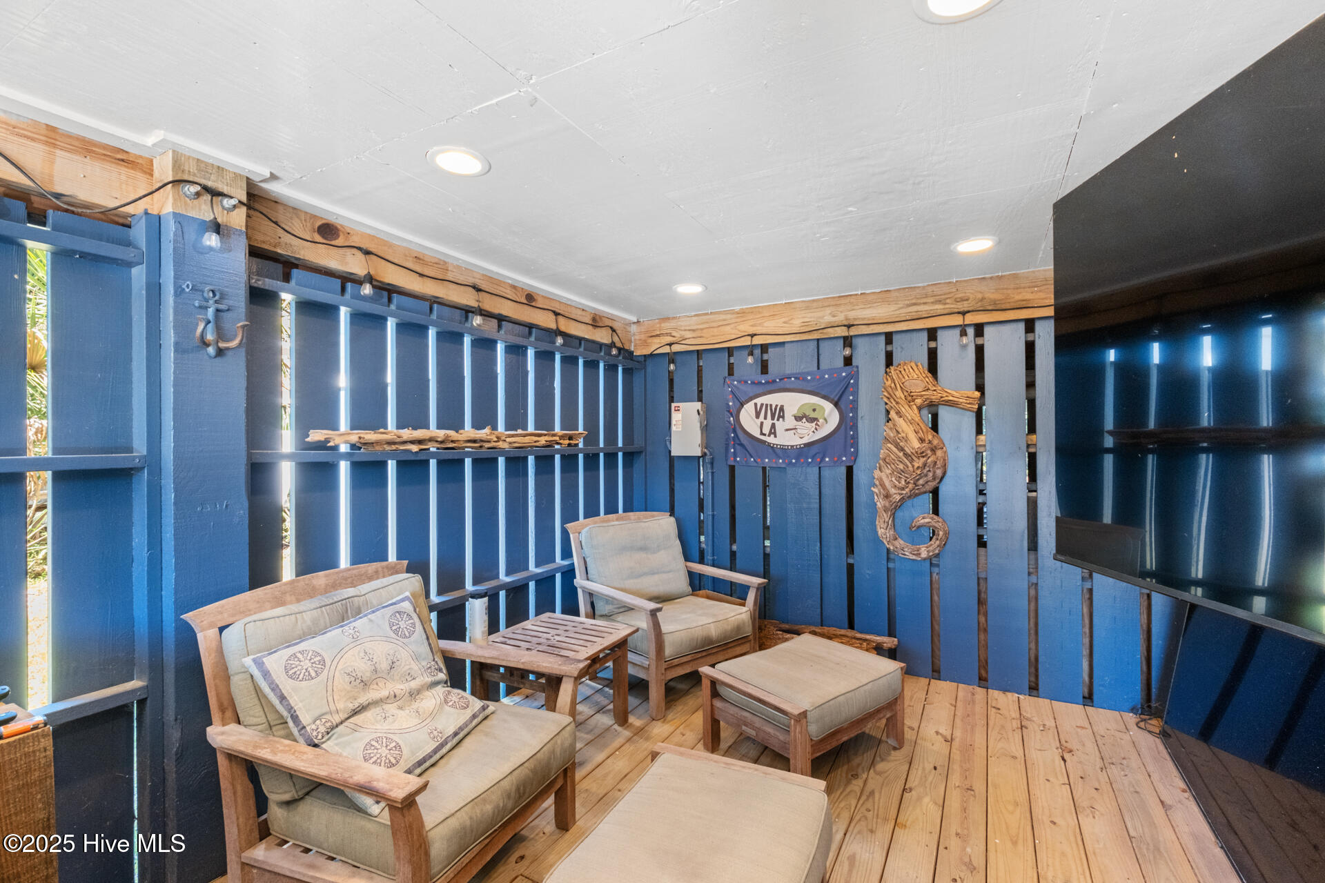 100540295 | Photo 51