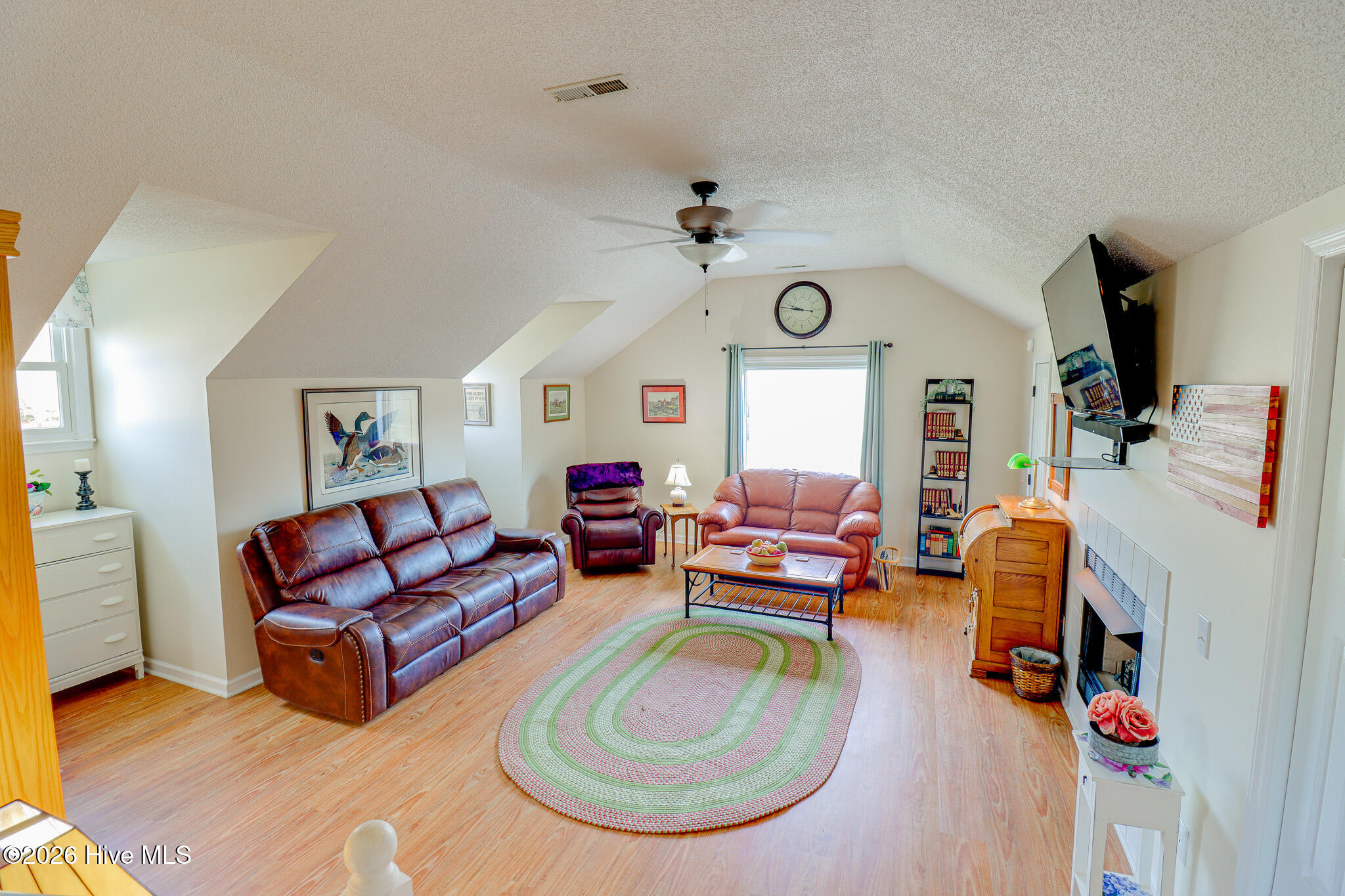 100559581 | Photo 23