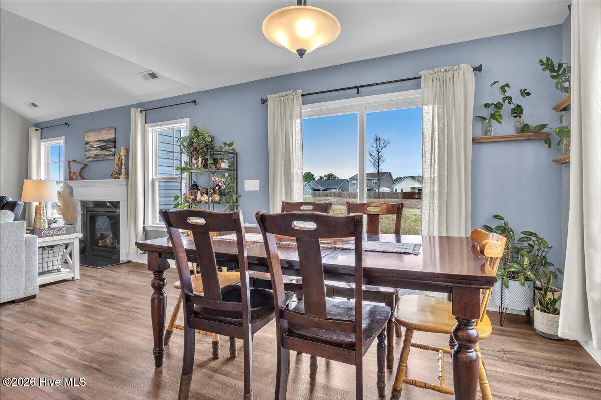 100558740 | Photo 15