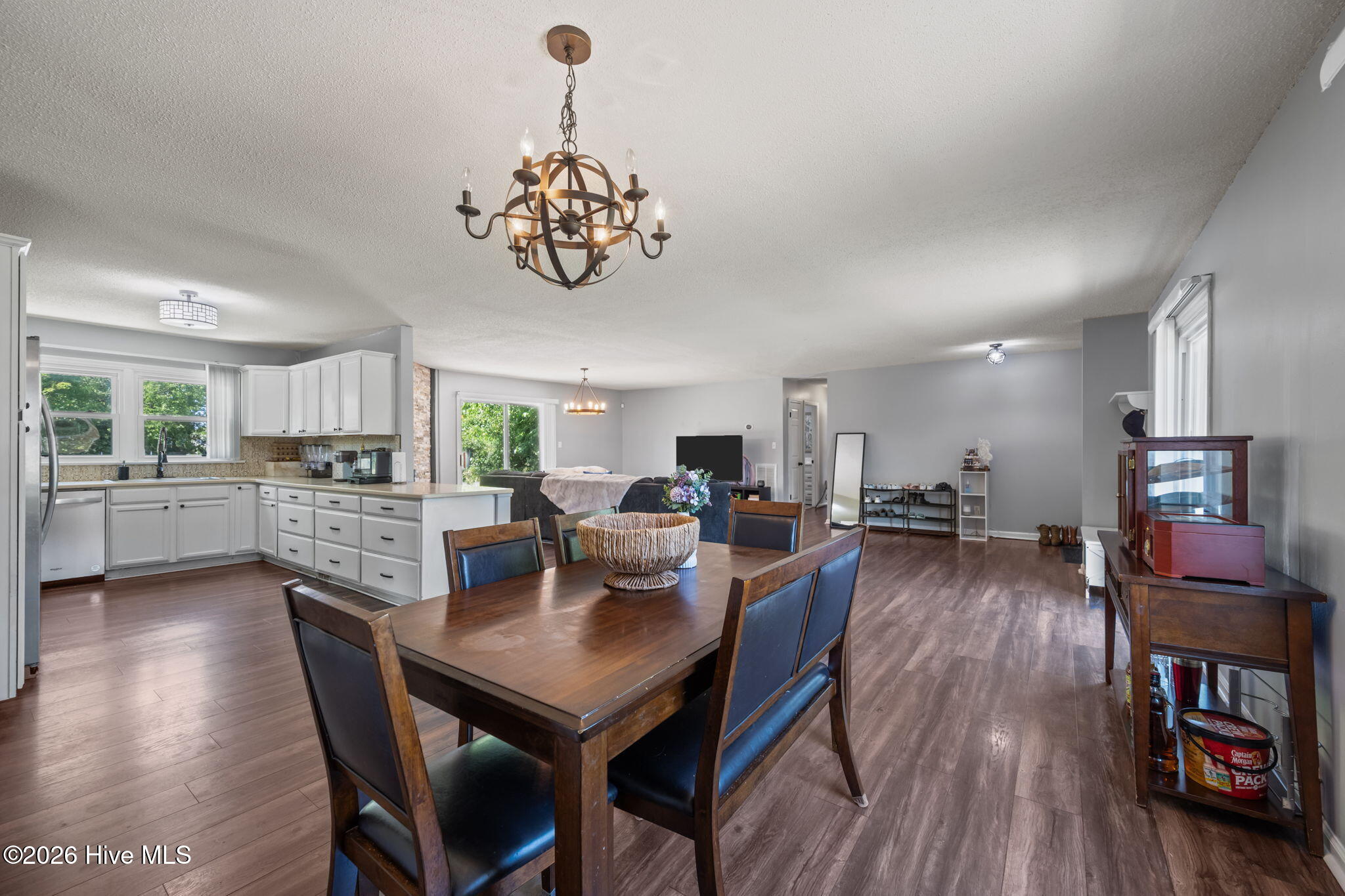 100569028 | Photo 24