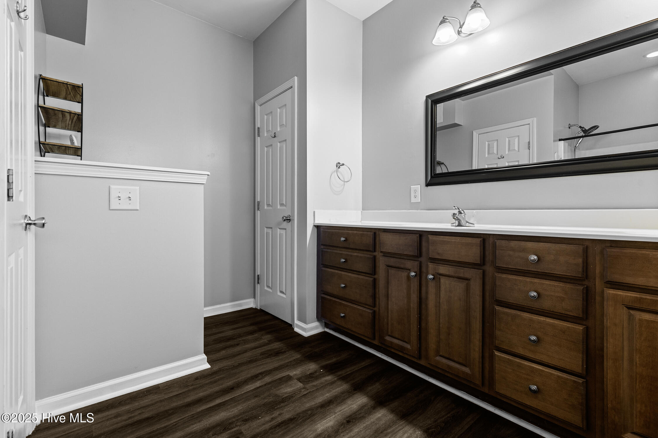 100545570 | Photo 24