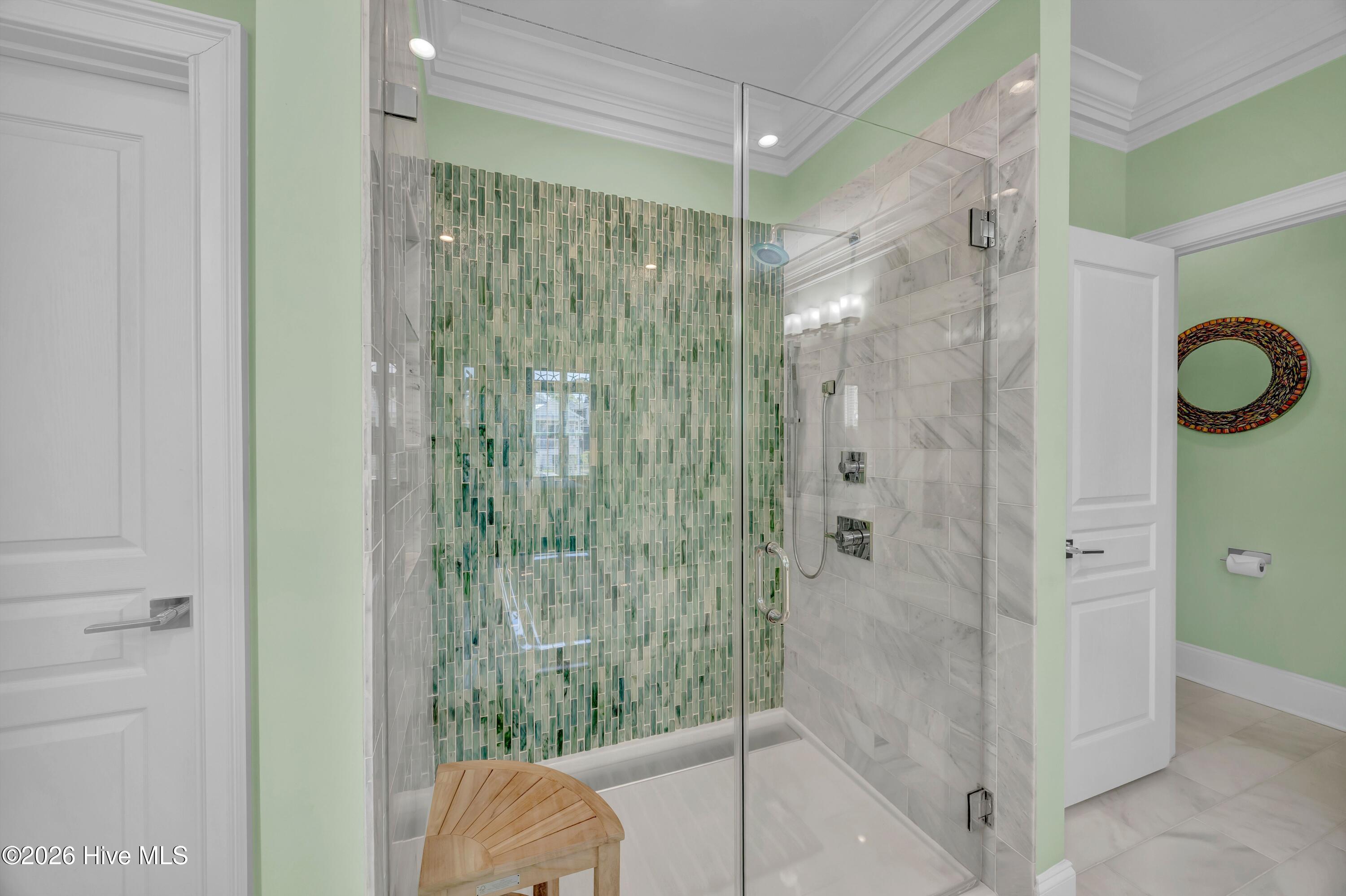 100569369 | Photo 36