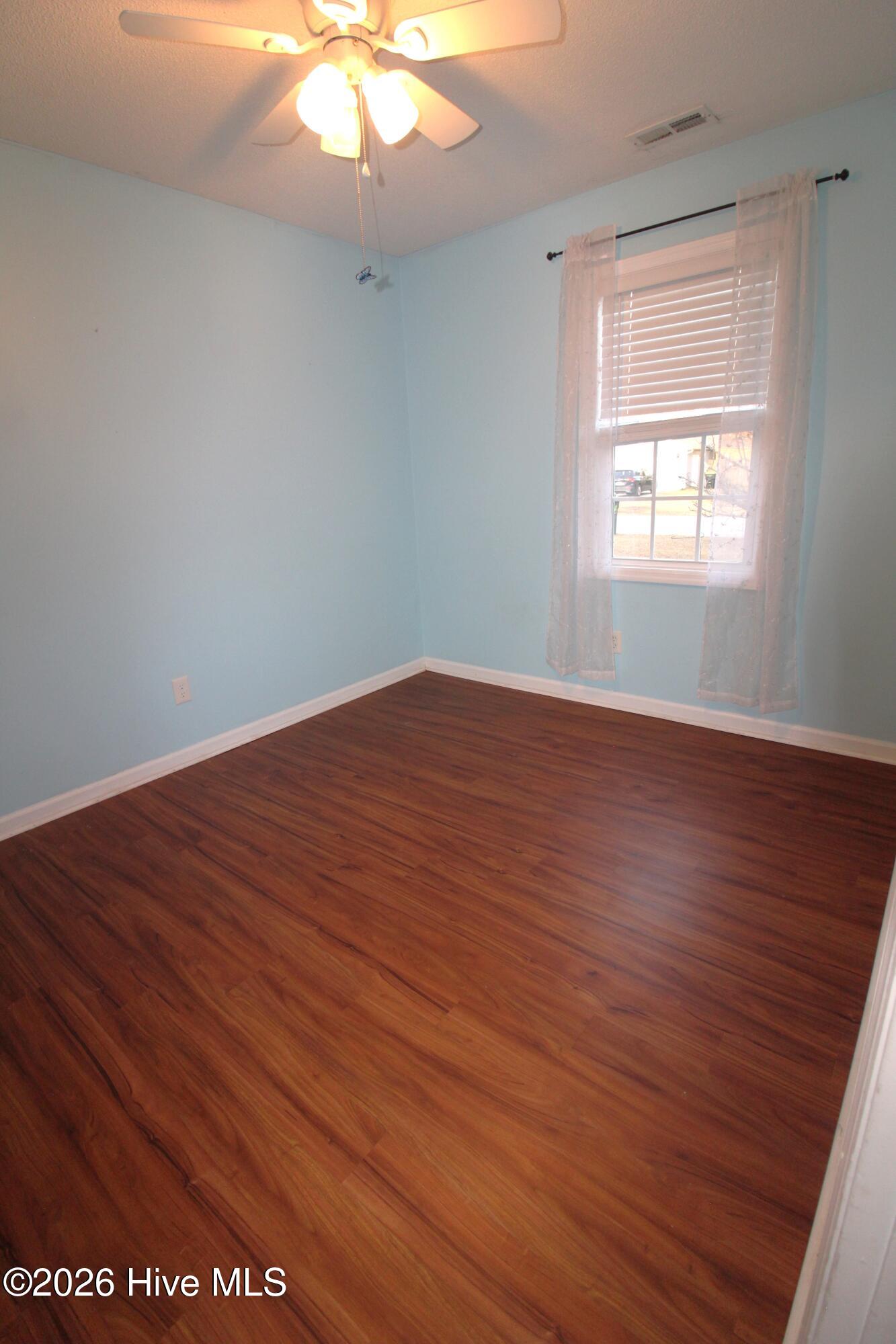 100558935 | Photo 40