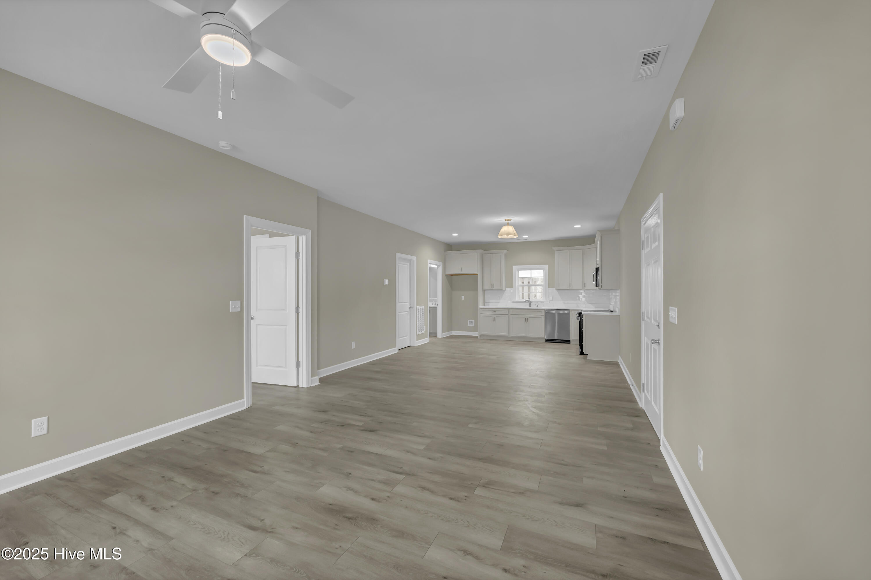 100545866 | Photo 22