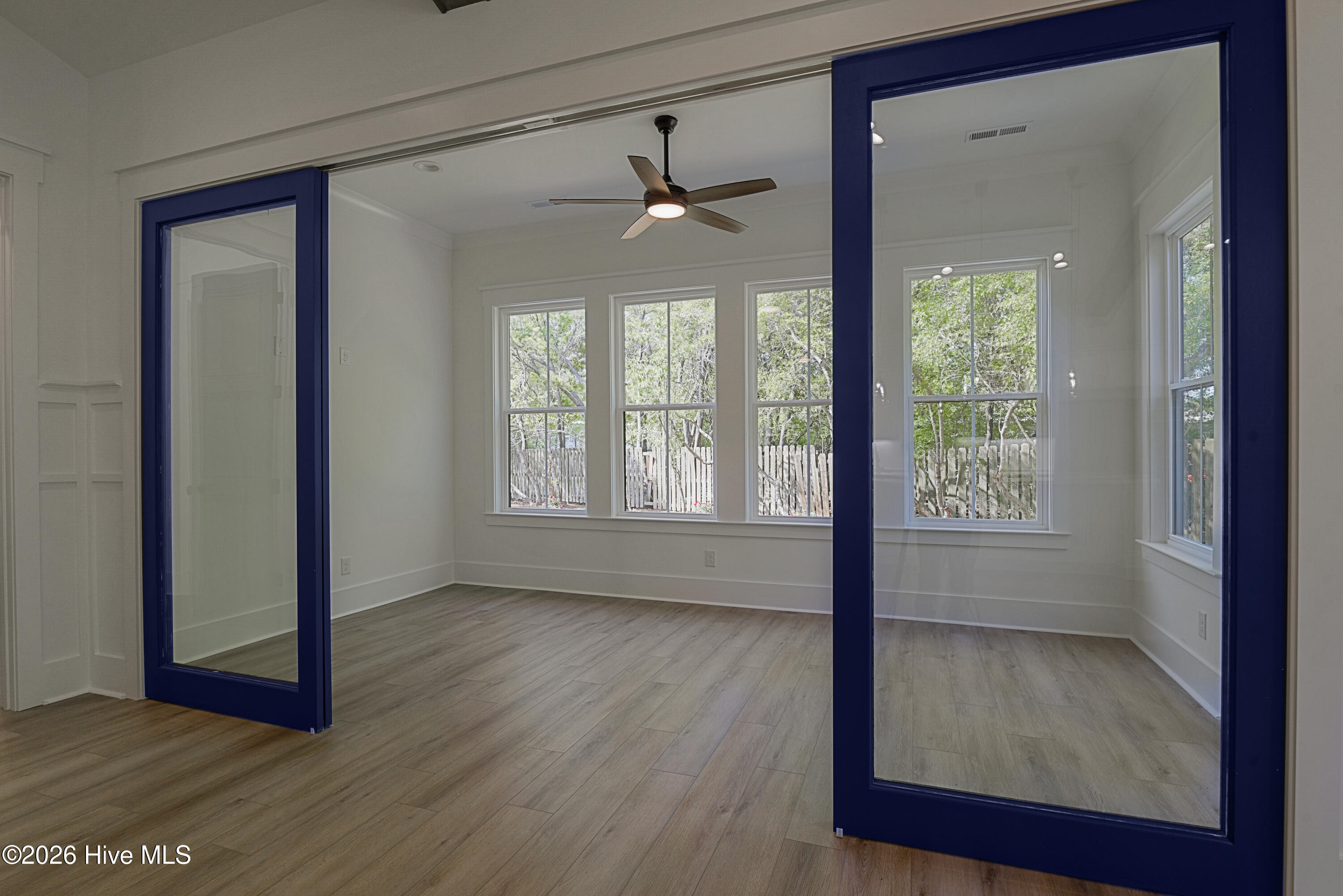 100563417 | Photo 29