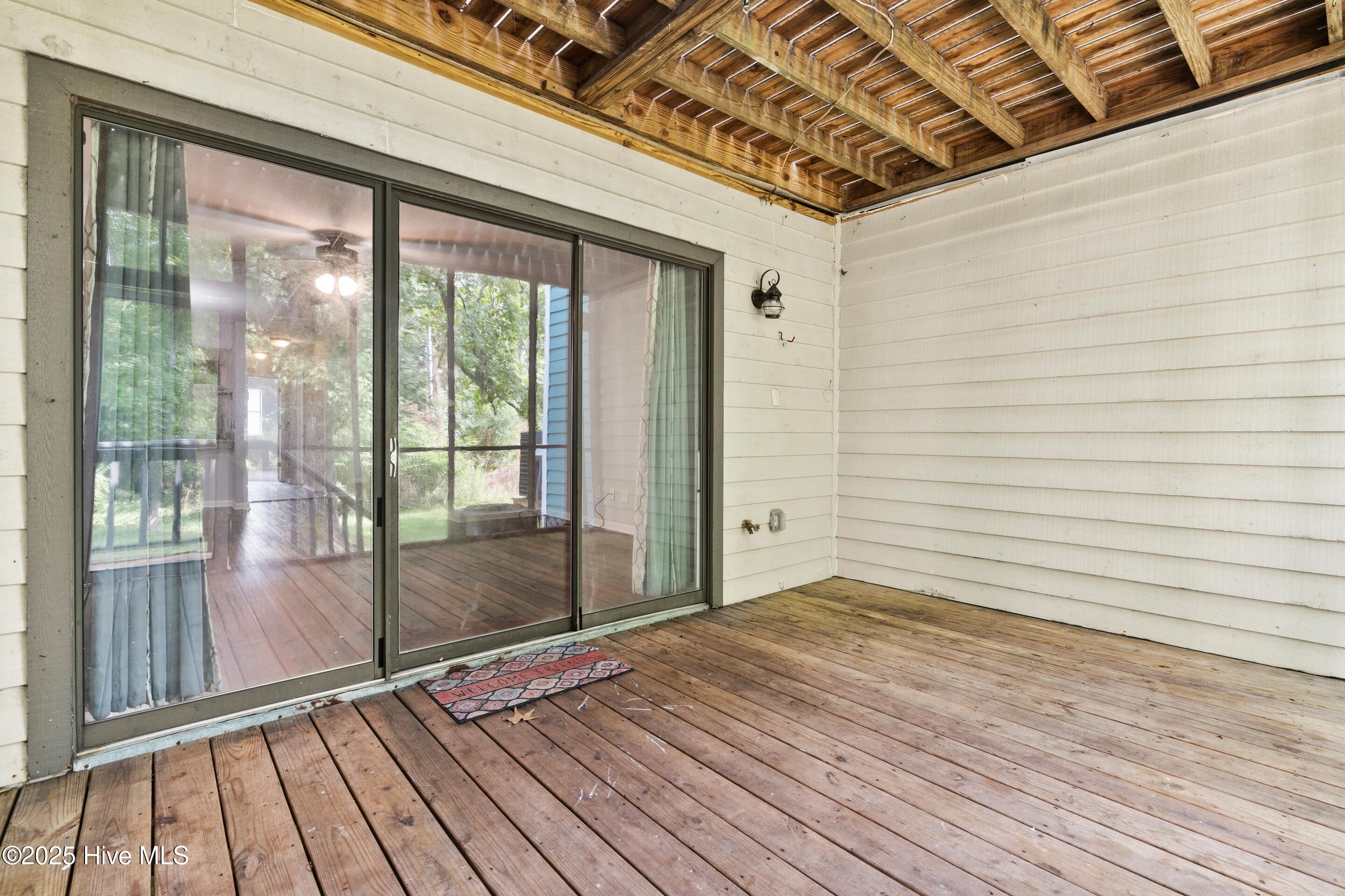 100517492 | Photo 21