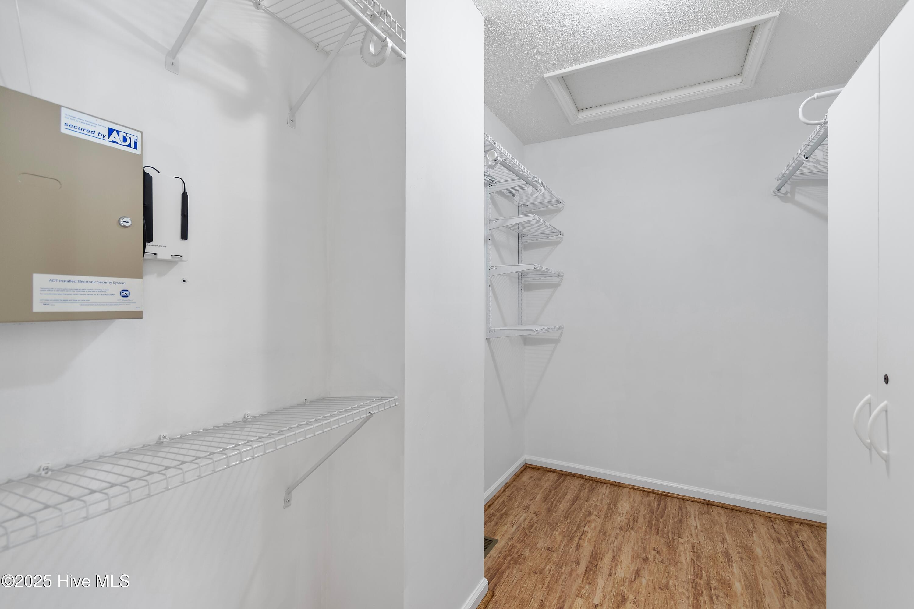 100542990 | Photo 36