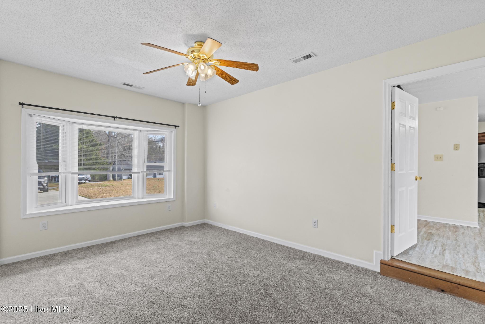 100546769 | Photo 16