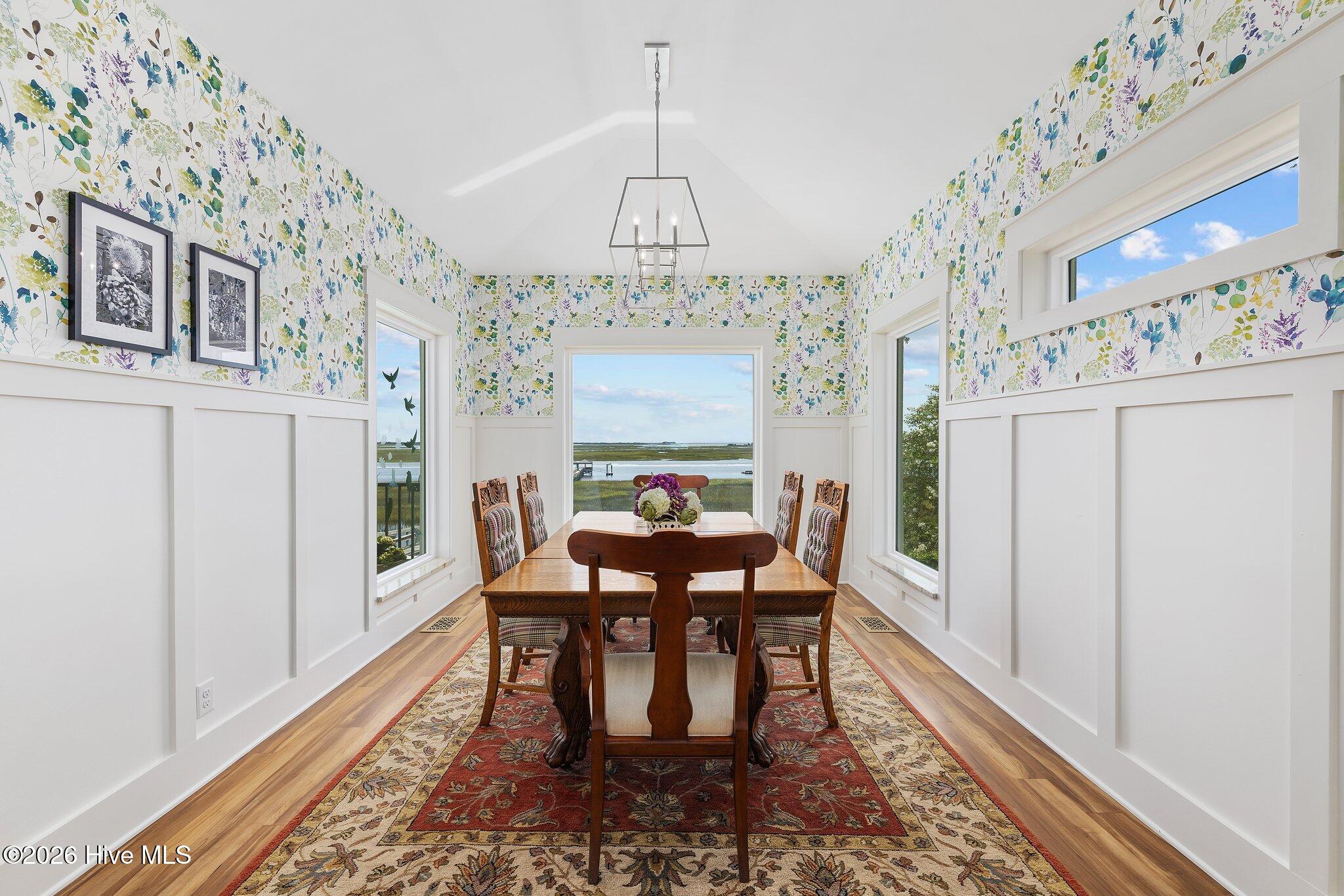 100553128 | Photo 22