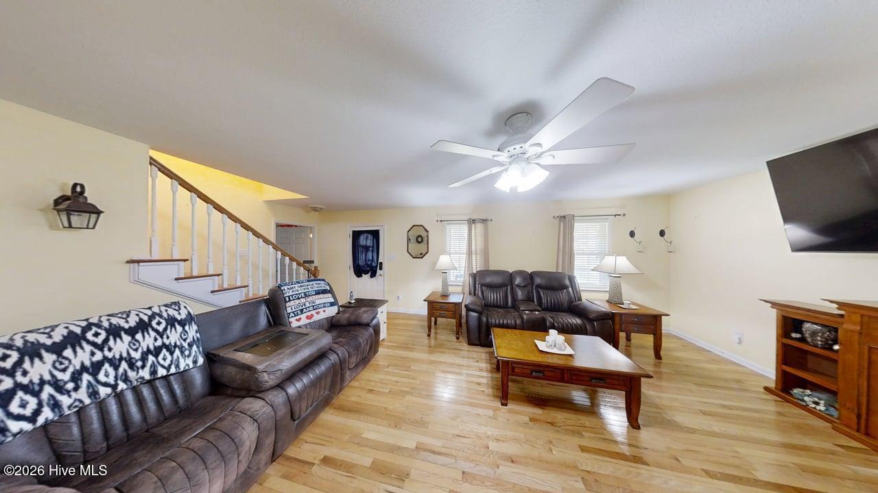 100570322 | Photo 33