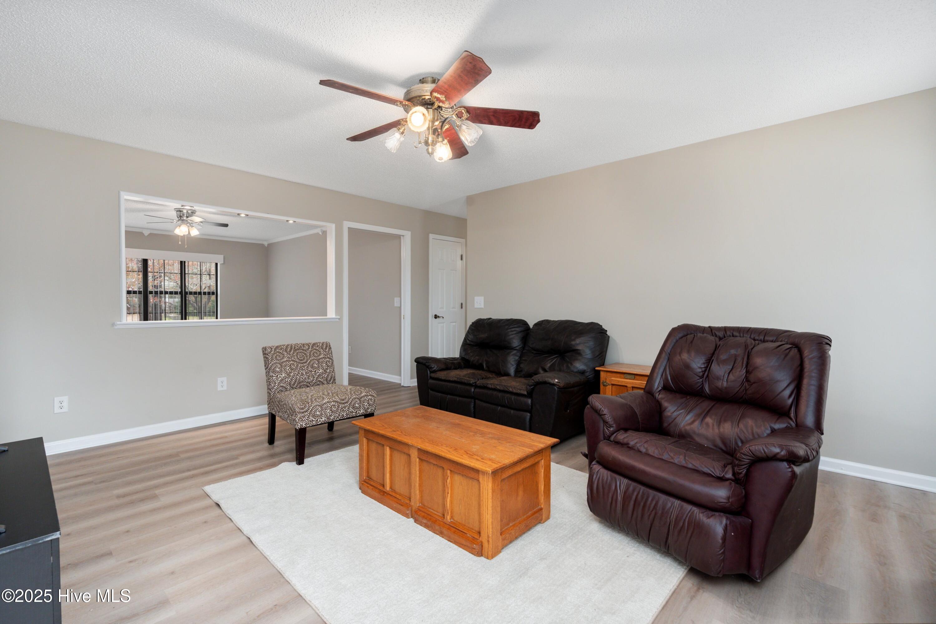 100536275 | Photo 19