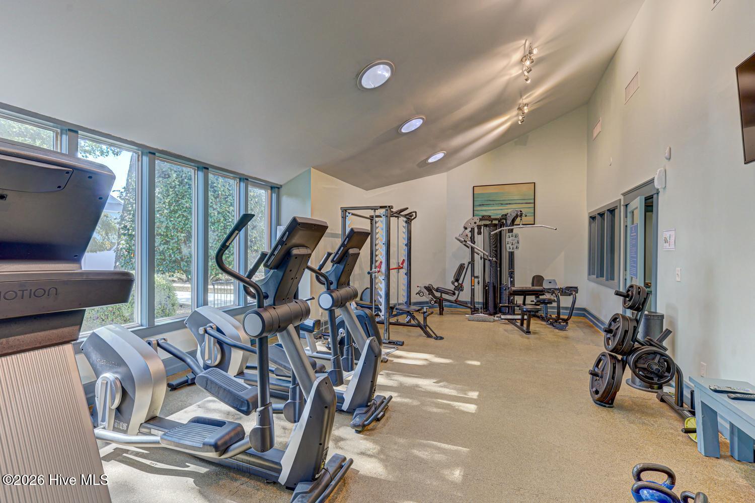 100569348 | Photo 45