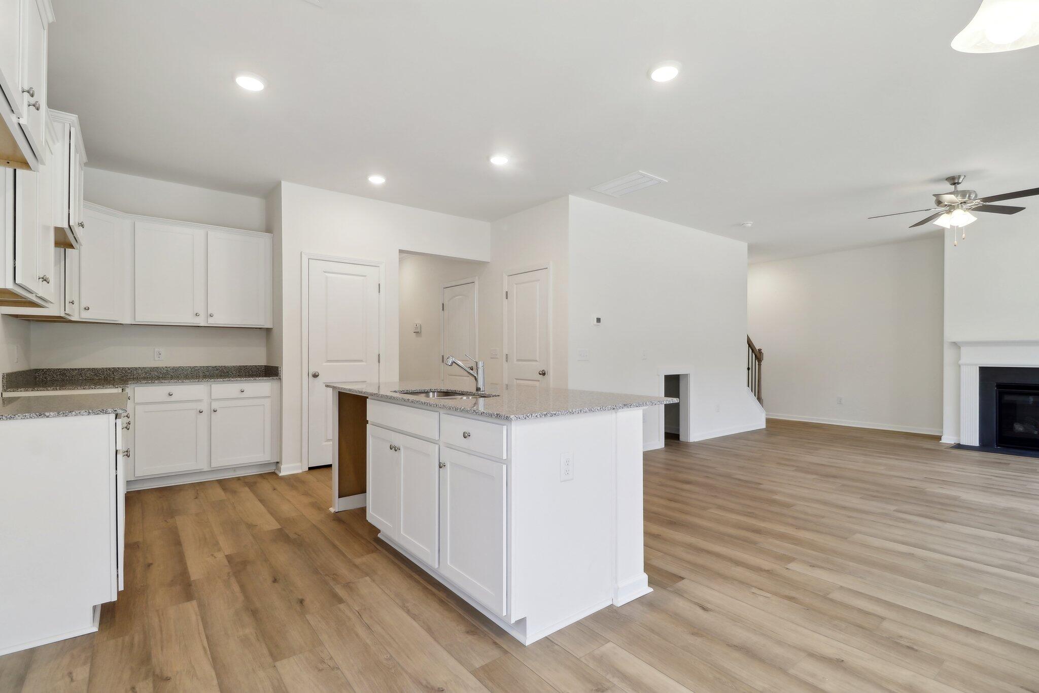 15-web-or-mls-Flat Coat Ln-009