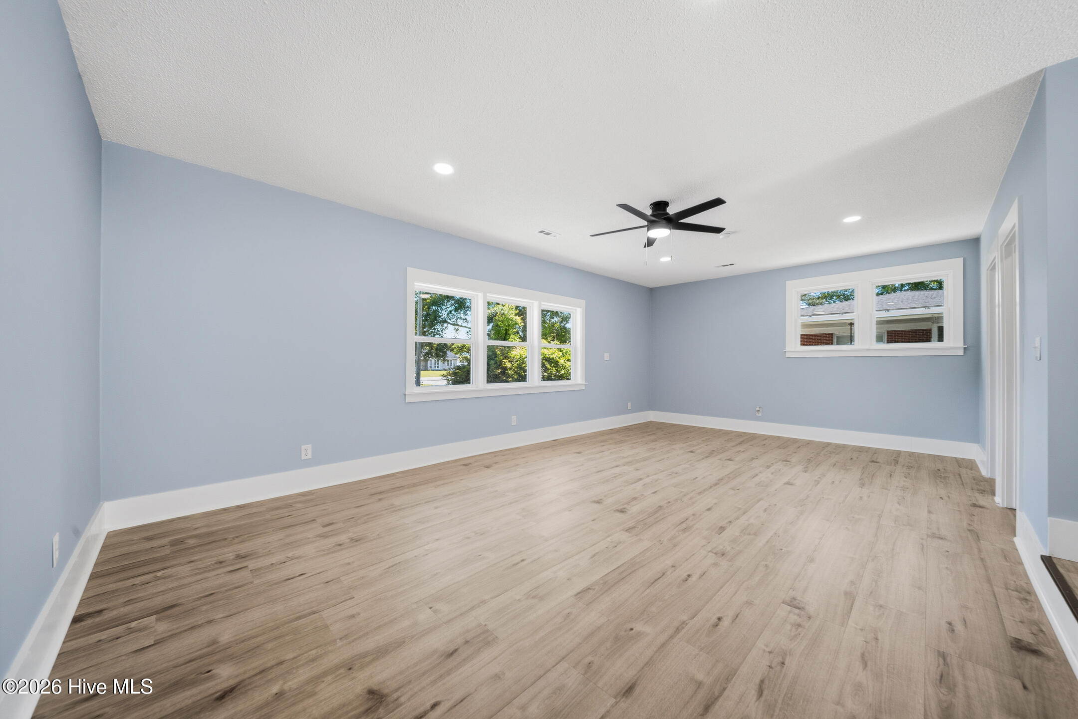 100570664 | Photo 27