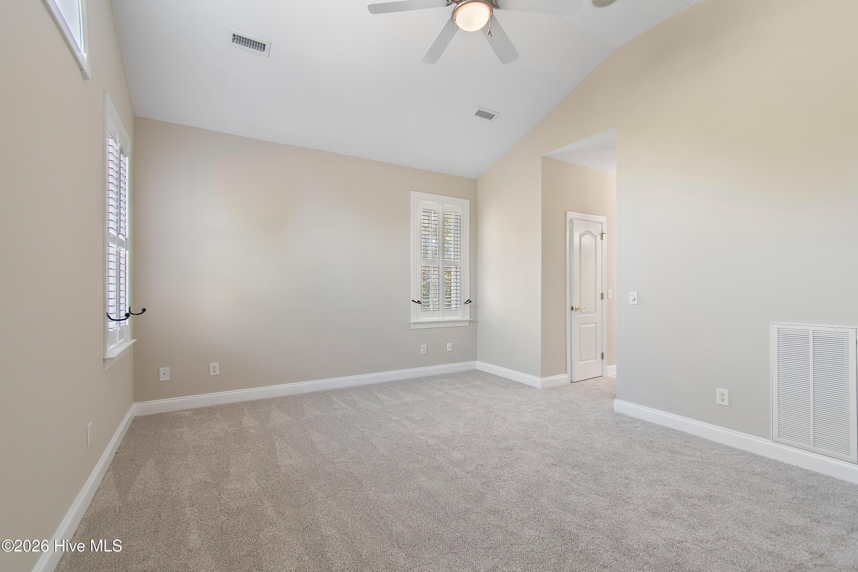 100561383 | Photo 21