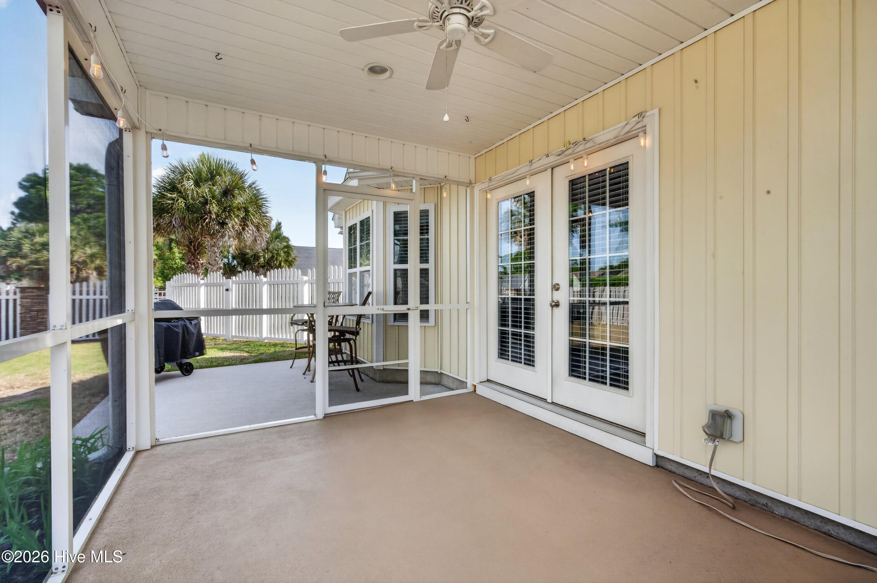 100566210 | Photo 28