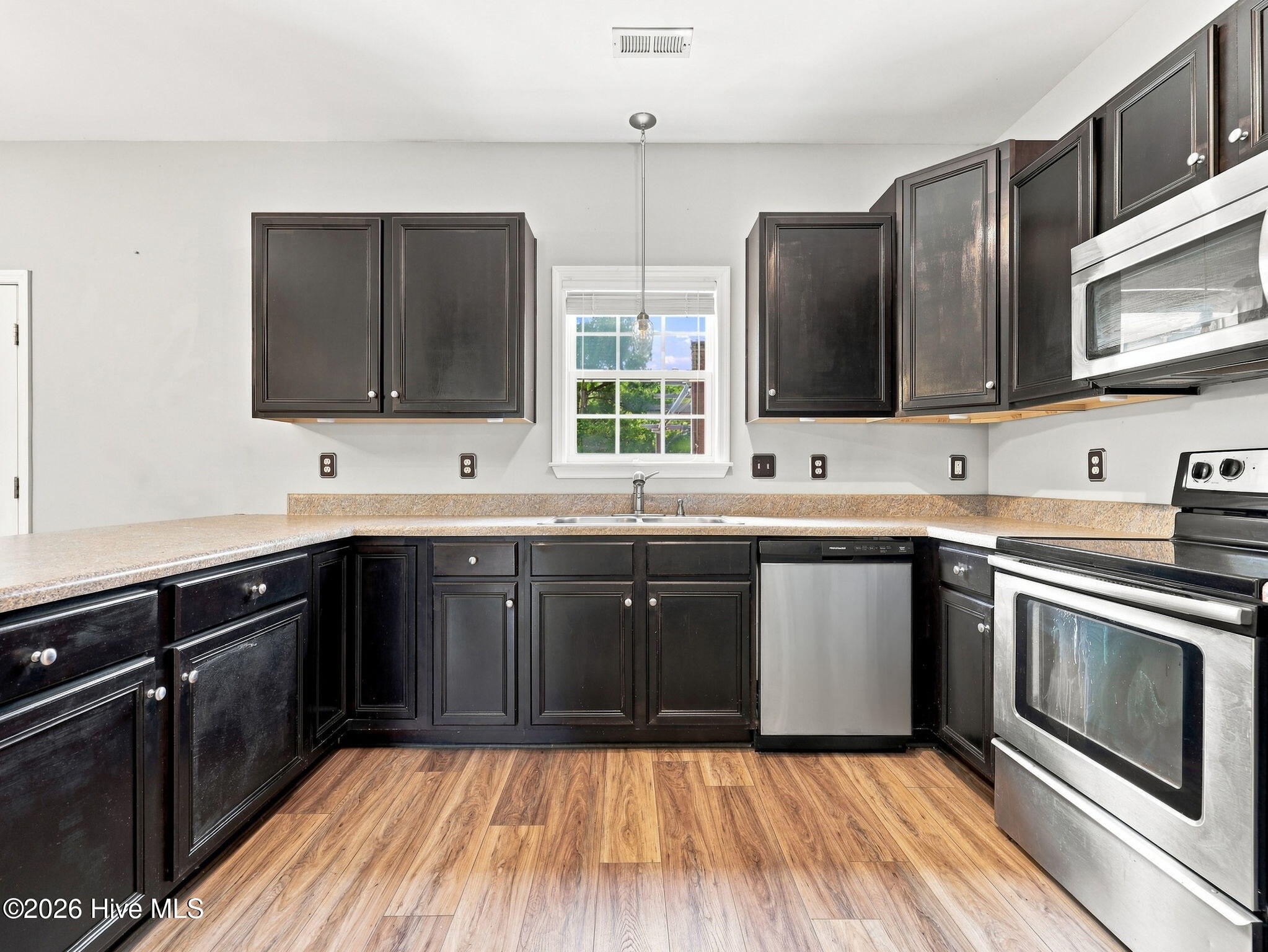 302 Squire Court,Maple Hill