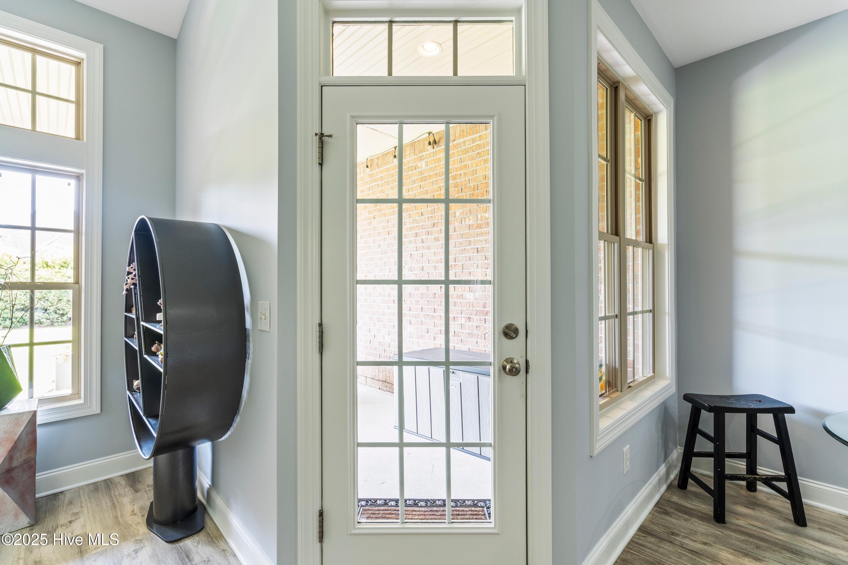 100541104 | Photo 42