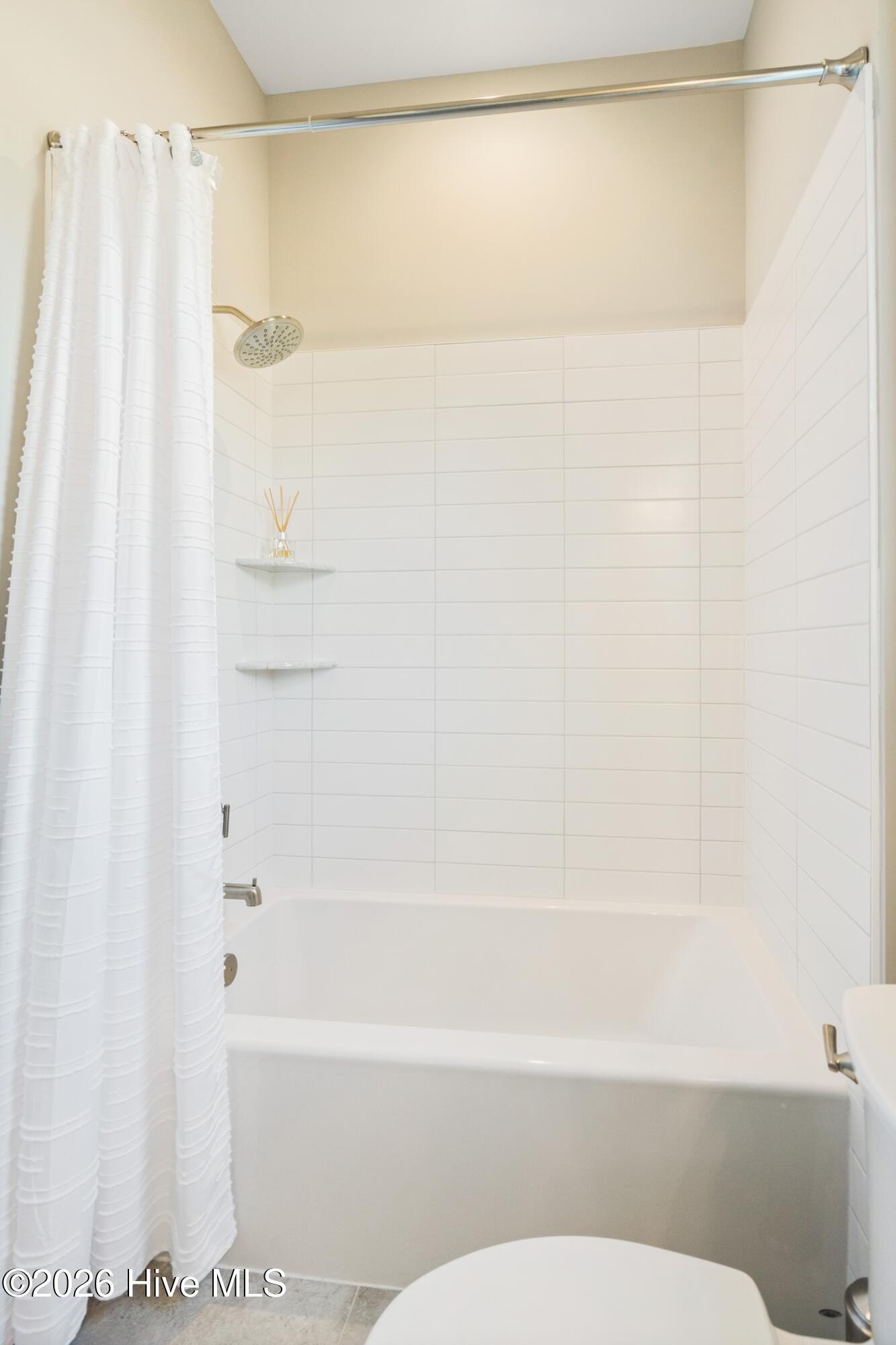 100546830 | Photo 55