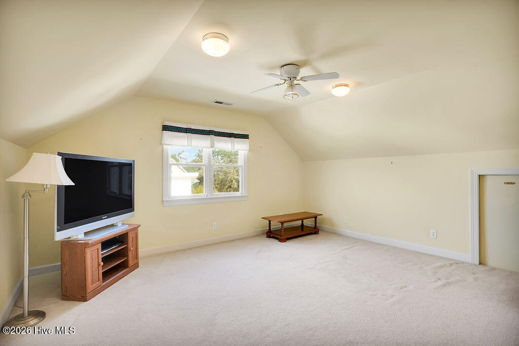 100563710 | Photo 29