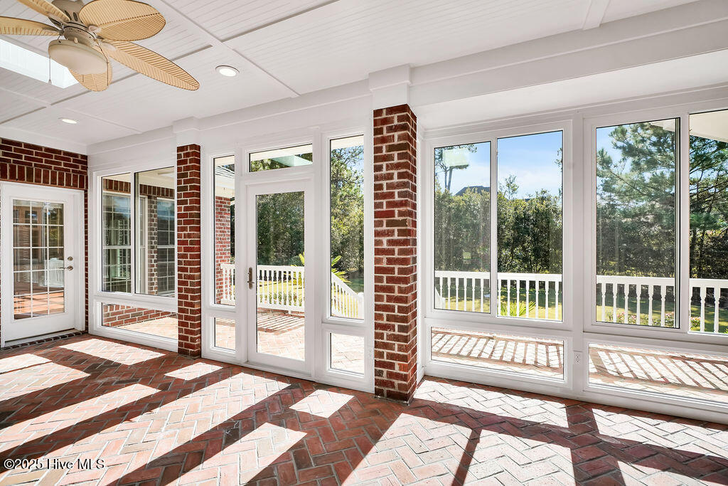 100540084 | Photo 43