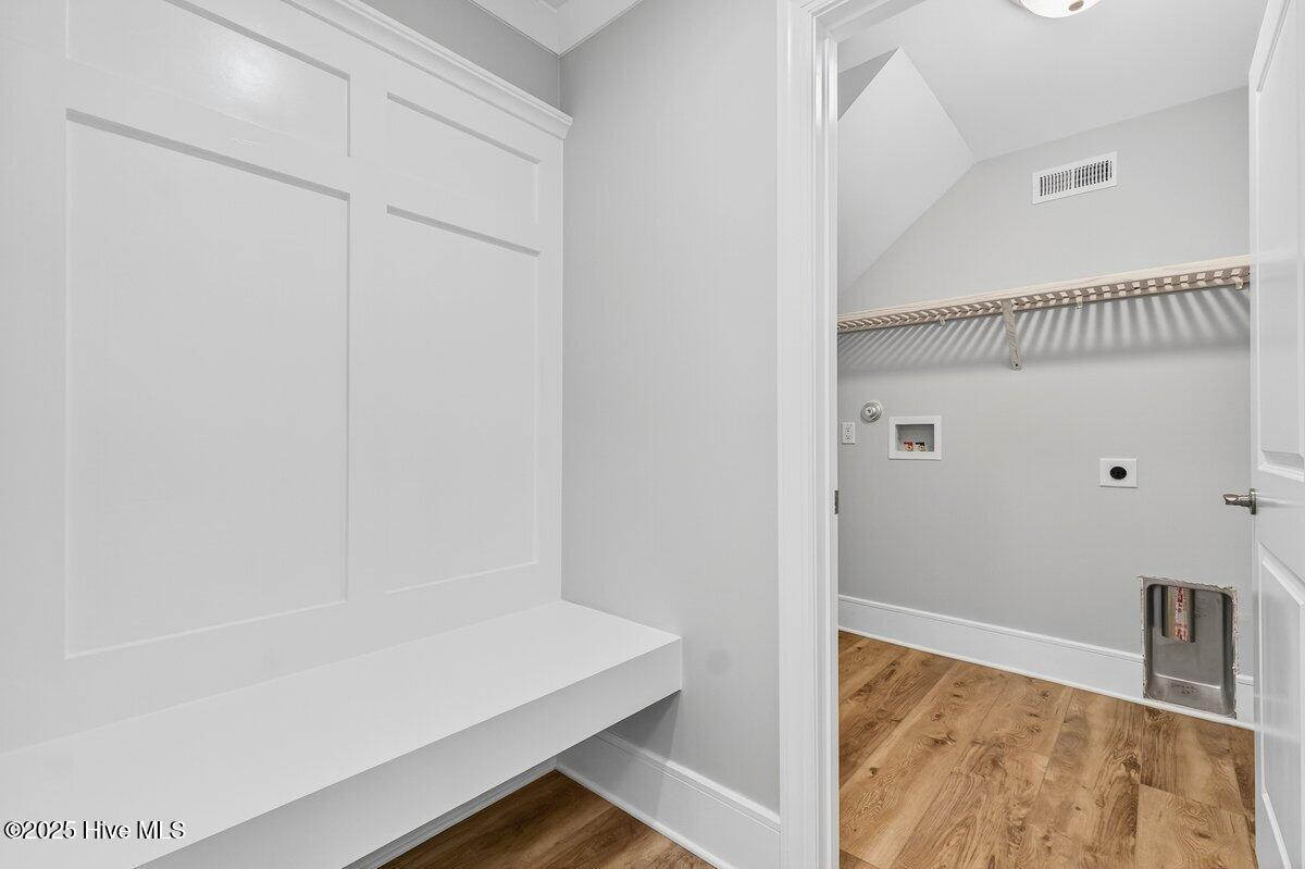 100545863 | Photo 12