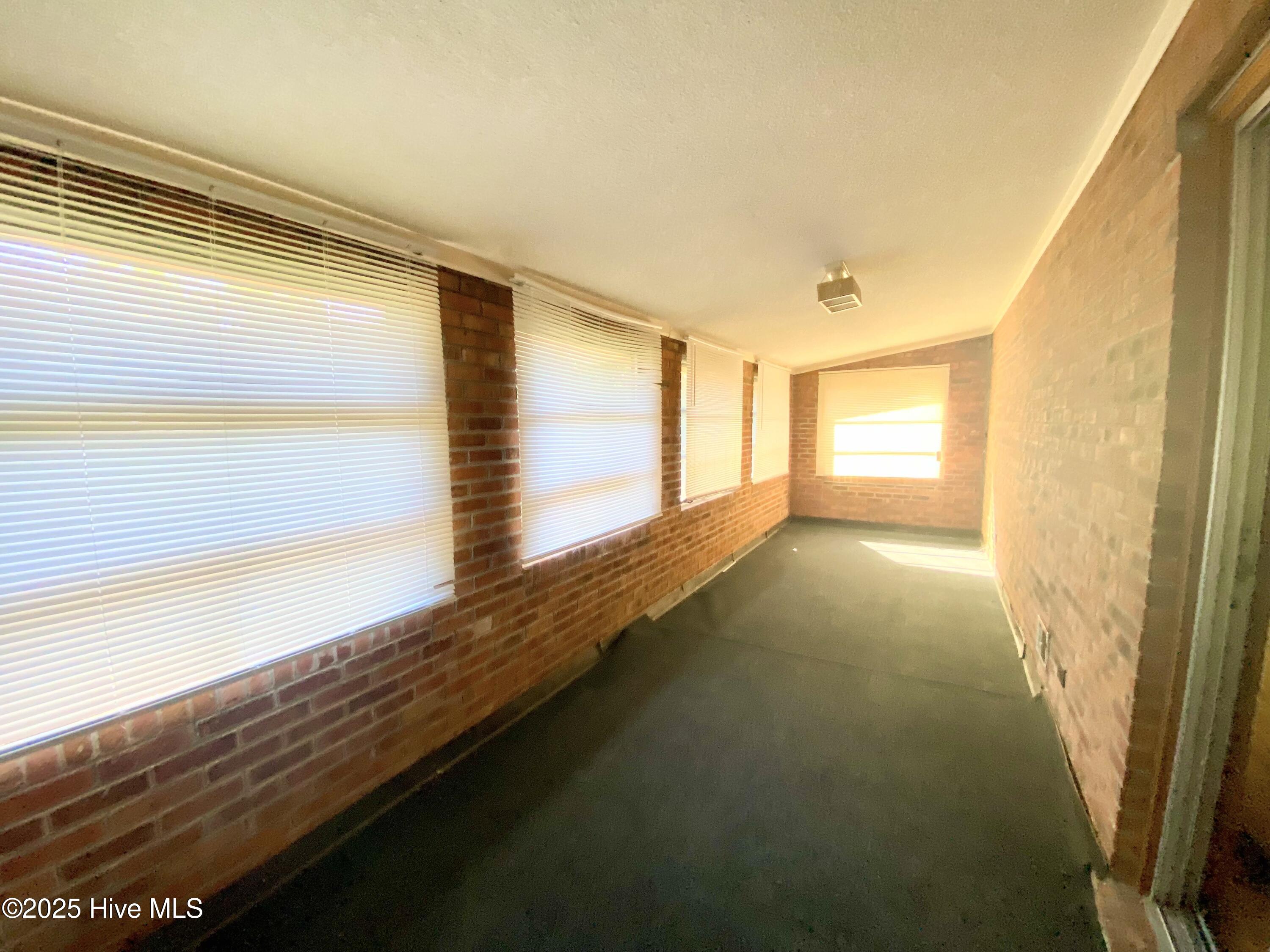 100541466 | Photo 19