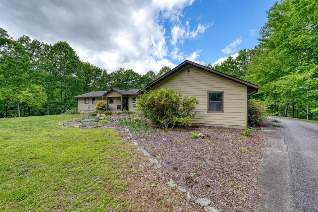 847 Deer Hill Road, Murphy, NC 28906 Listing Photo  7