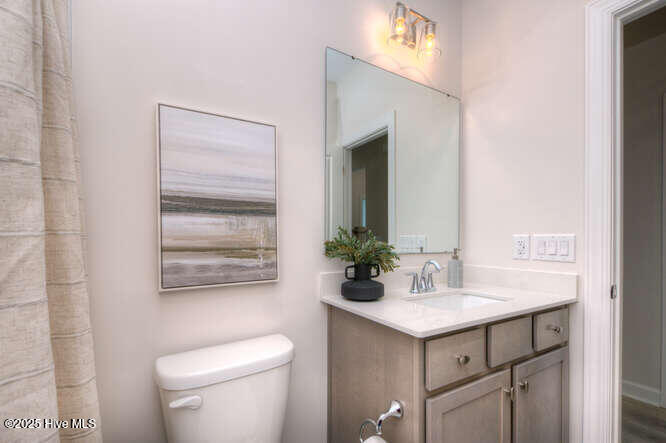 100540645 | Photo 28