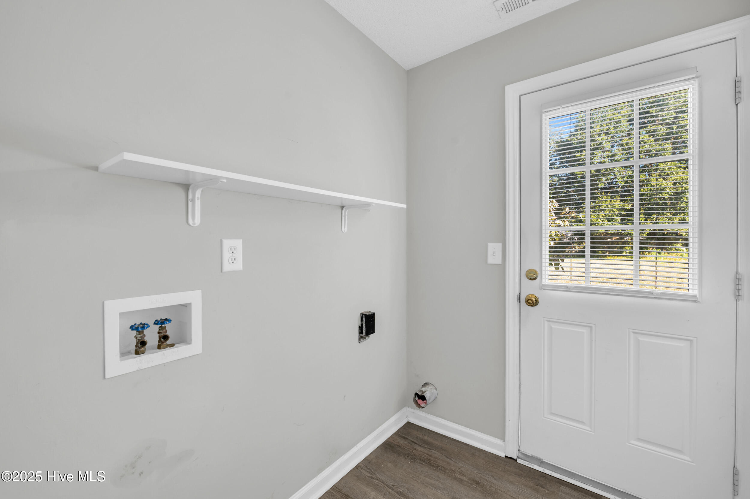 100536946 | Photo 24