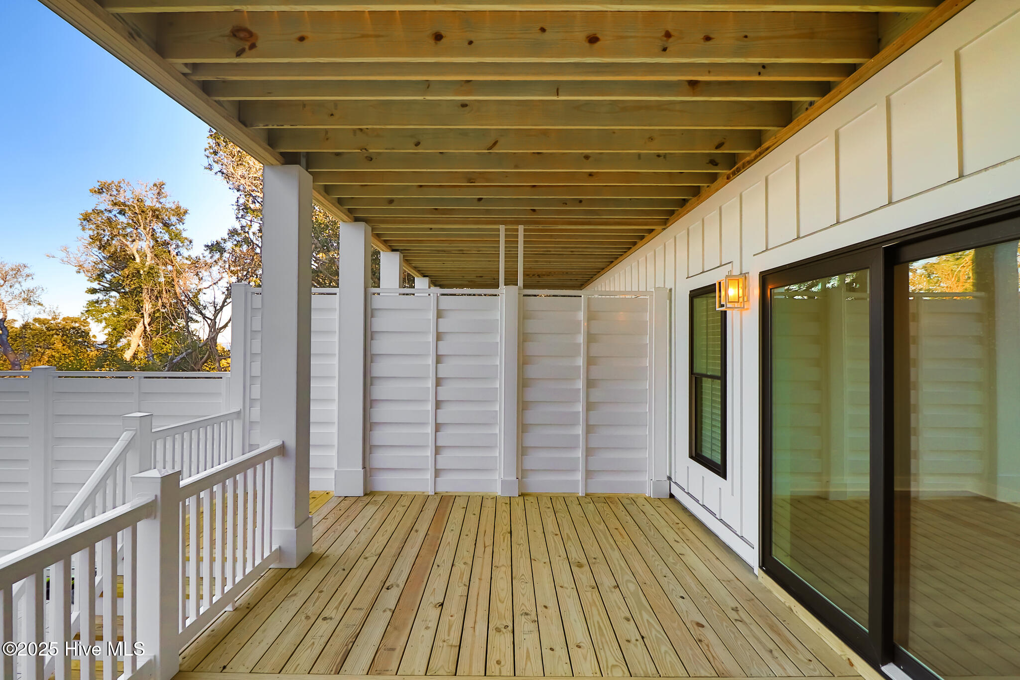 100545975 | Photo 40