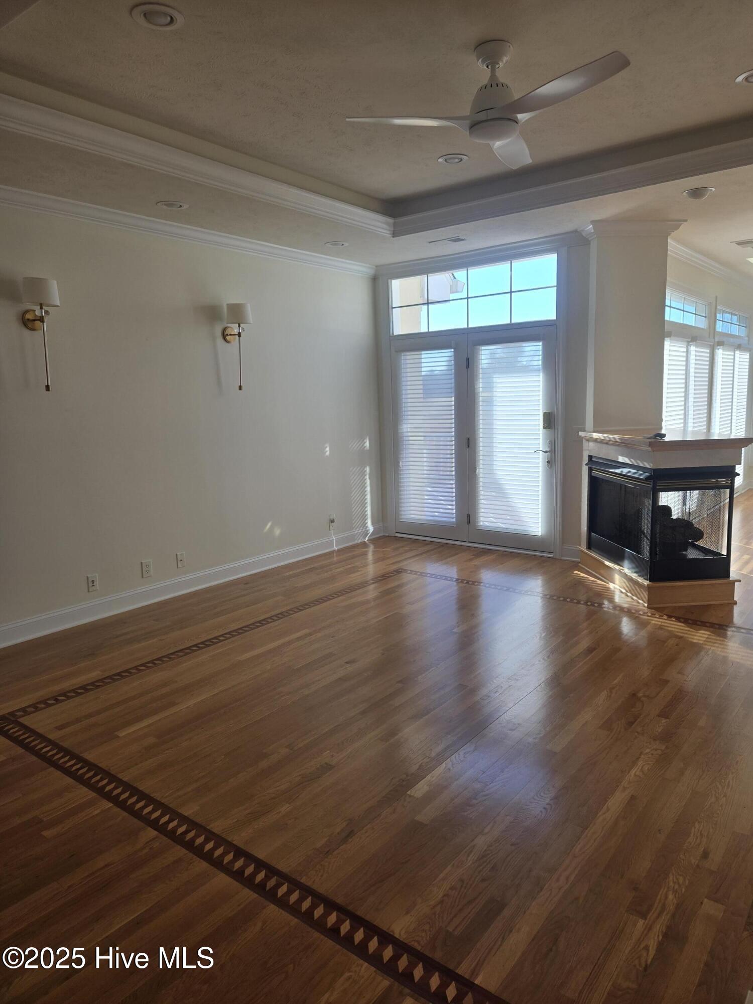 100545211 | Photo 24