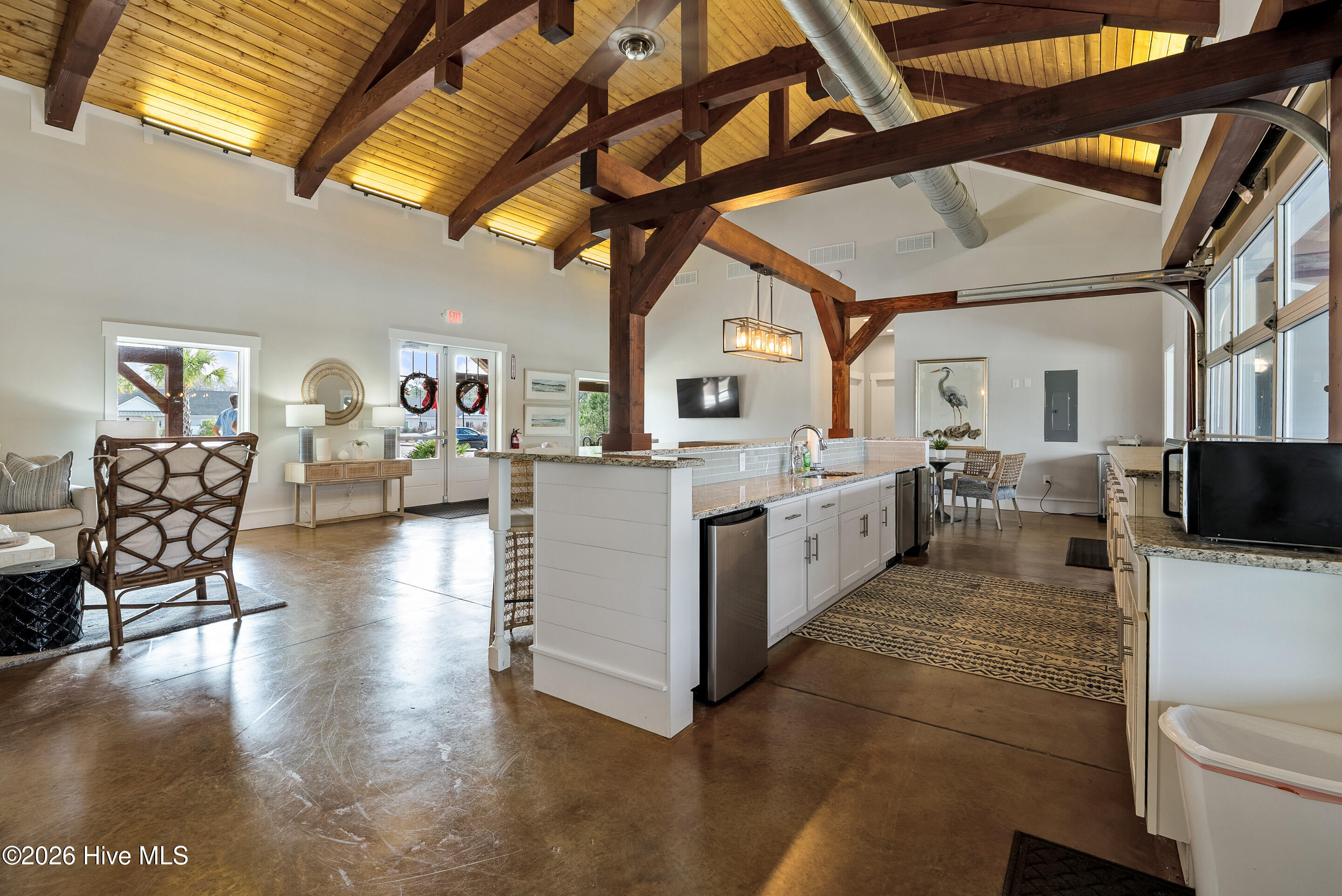 100559737 | Photo 47