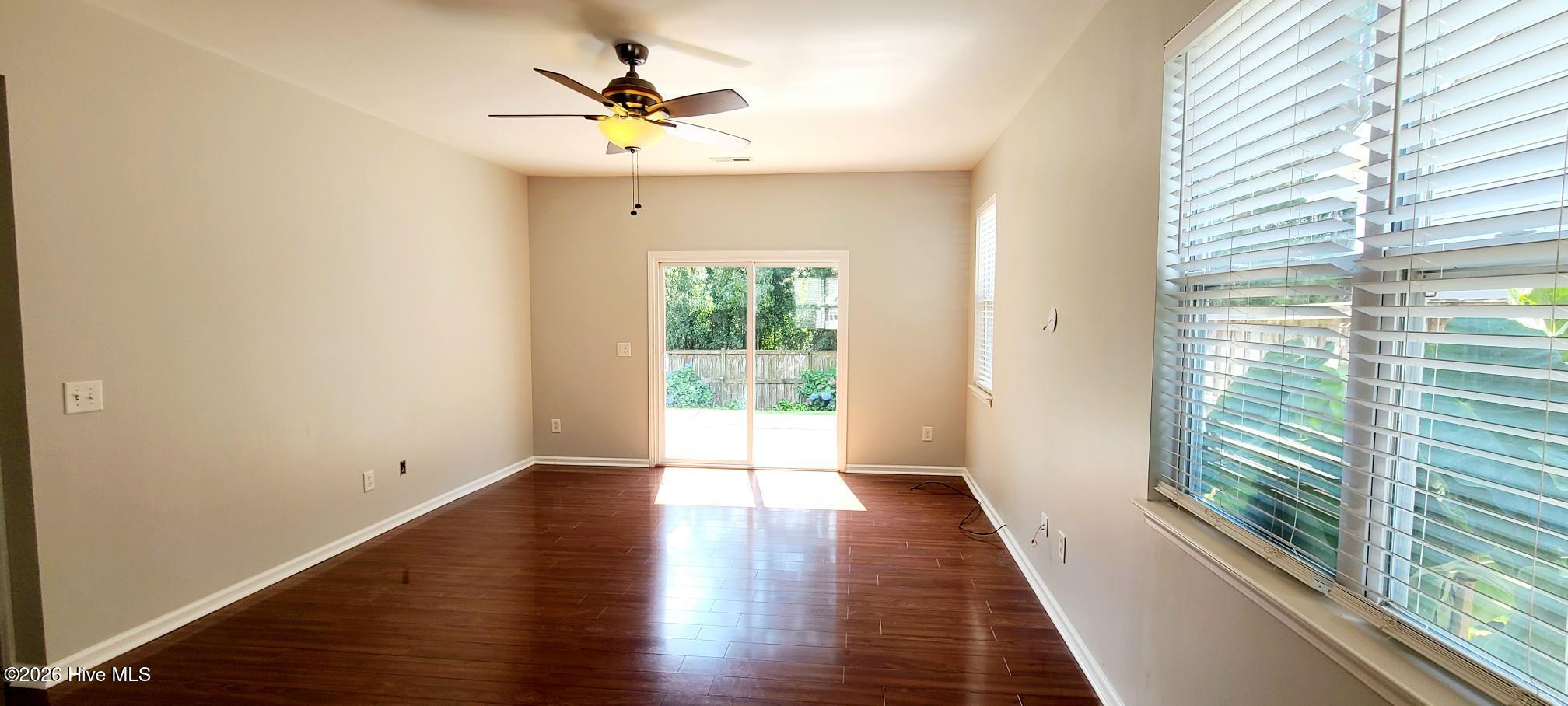 100565978 | Photo 23