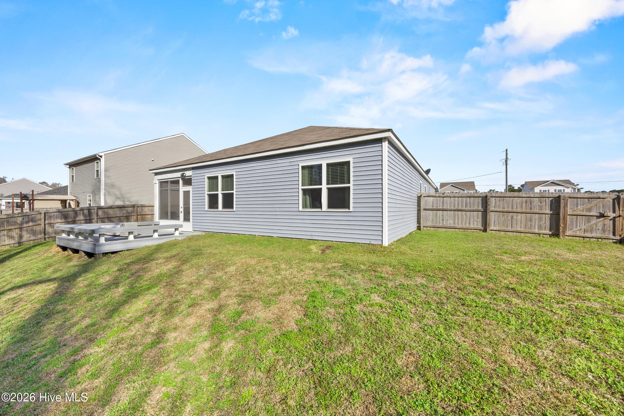 100561982 | Photo 32