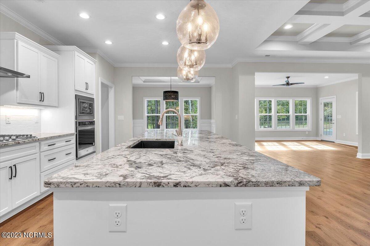 100524155 | Photo 56