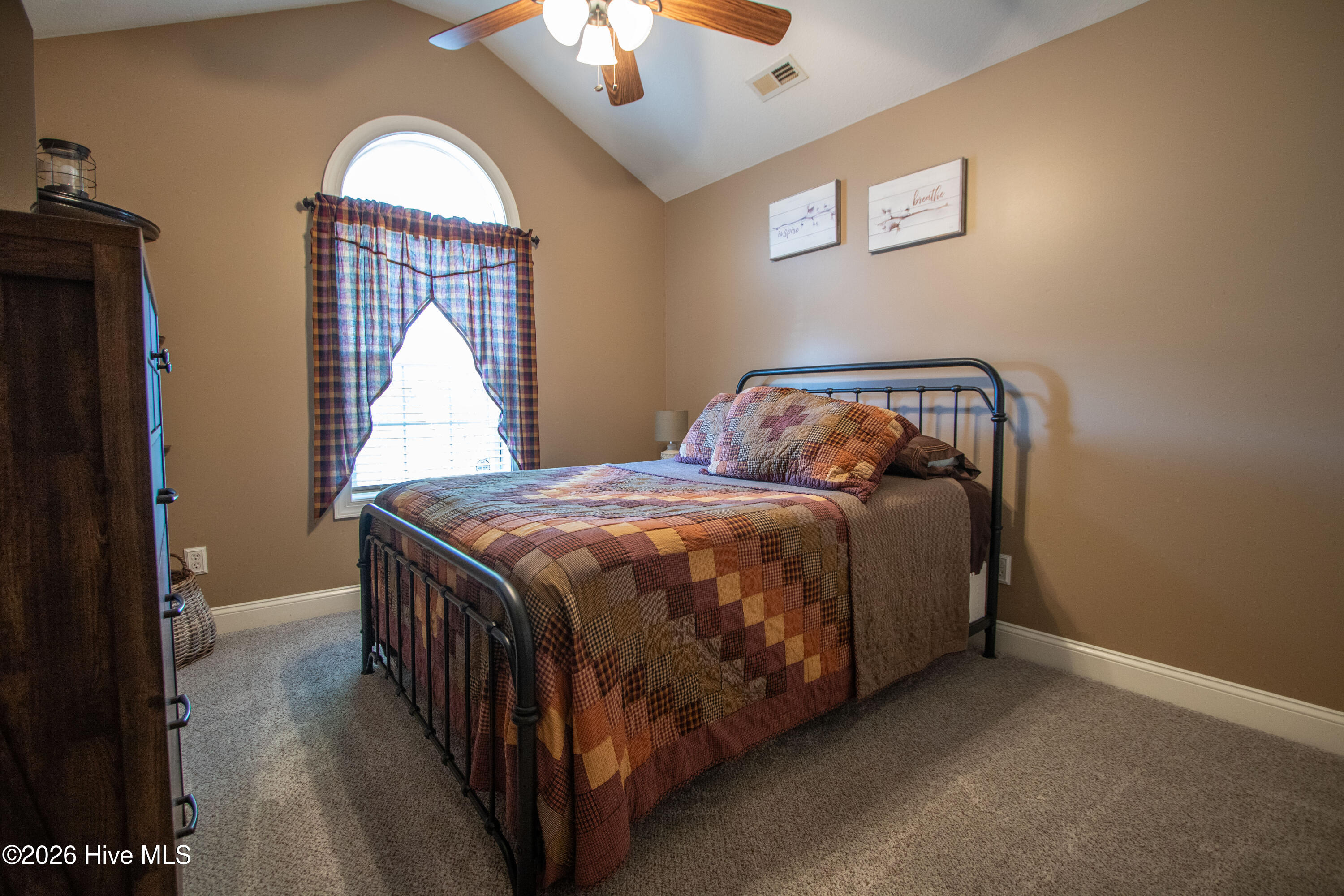 100569230 | Photo 16