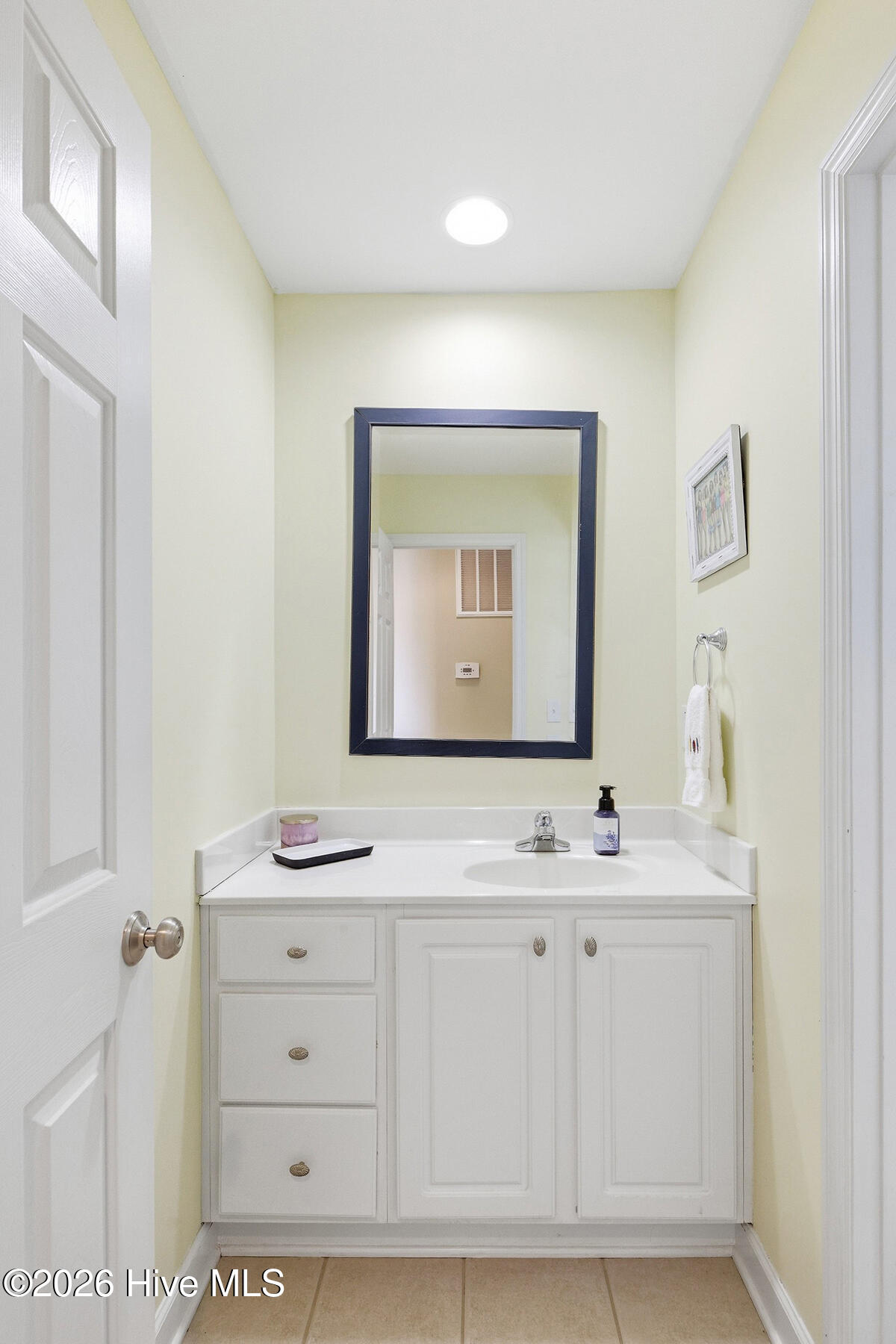 100566384 | Photo 34