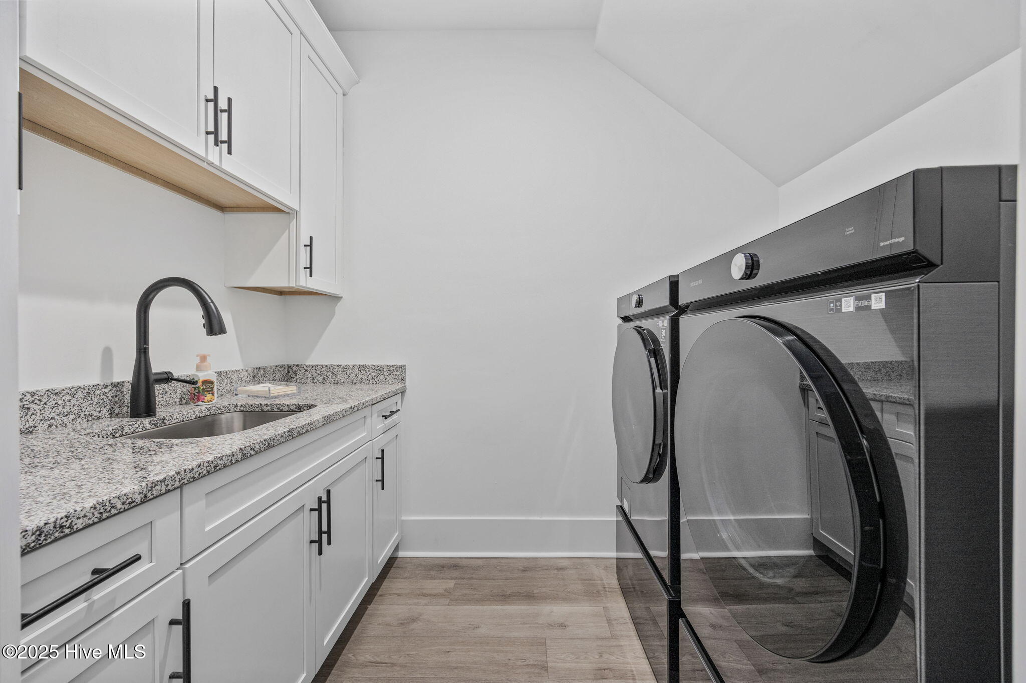 100523904 | Photo 30