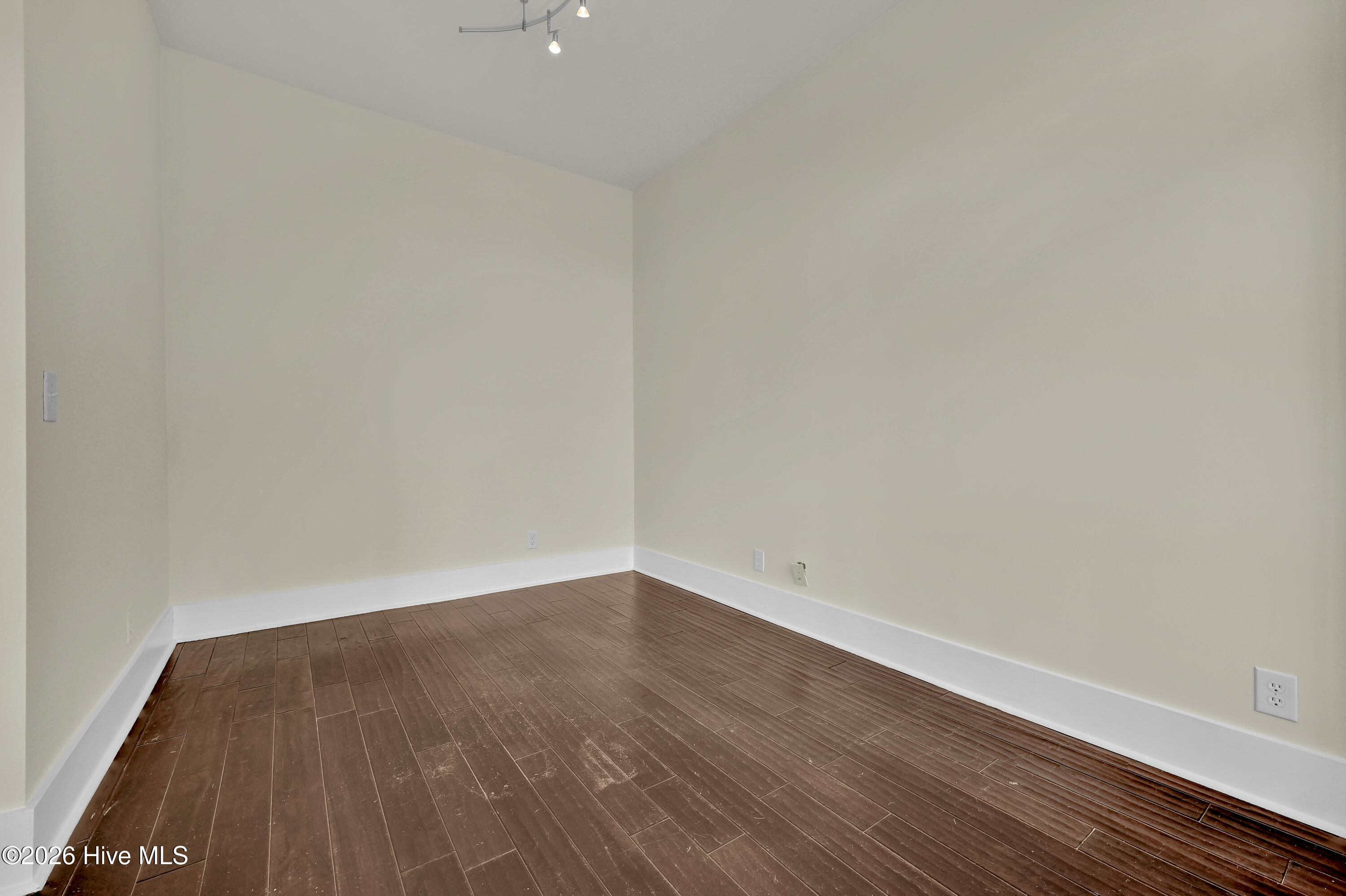 100566335 | Photo 20