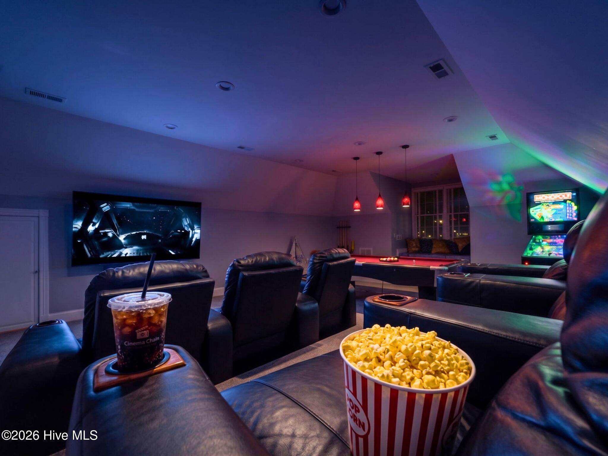 100568629 | Photo 30